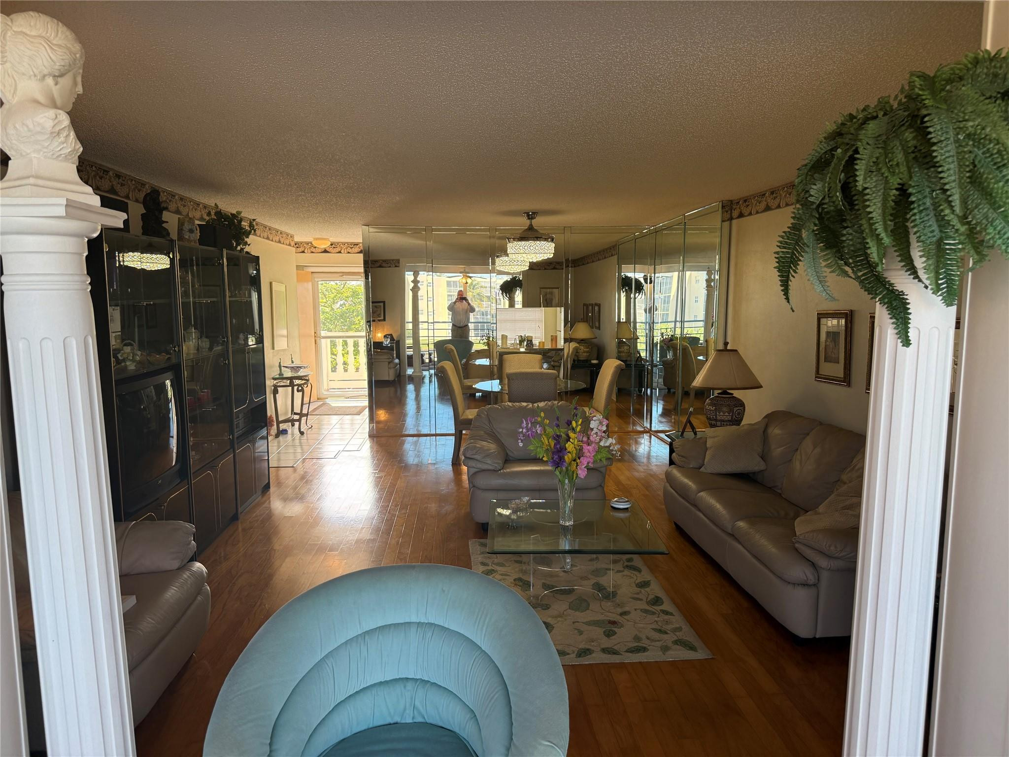 425 SE 11th #302, Dania Beach FL 33004