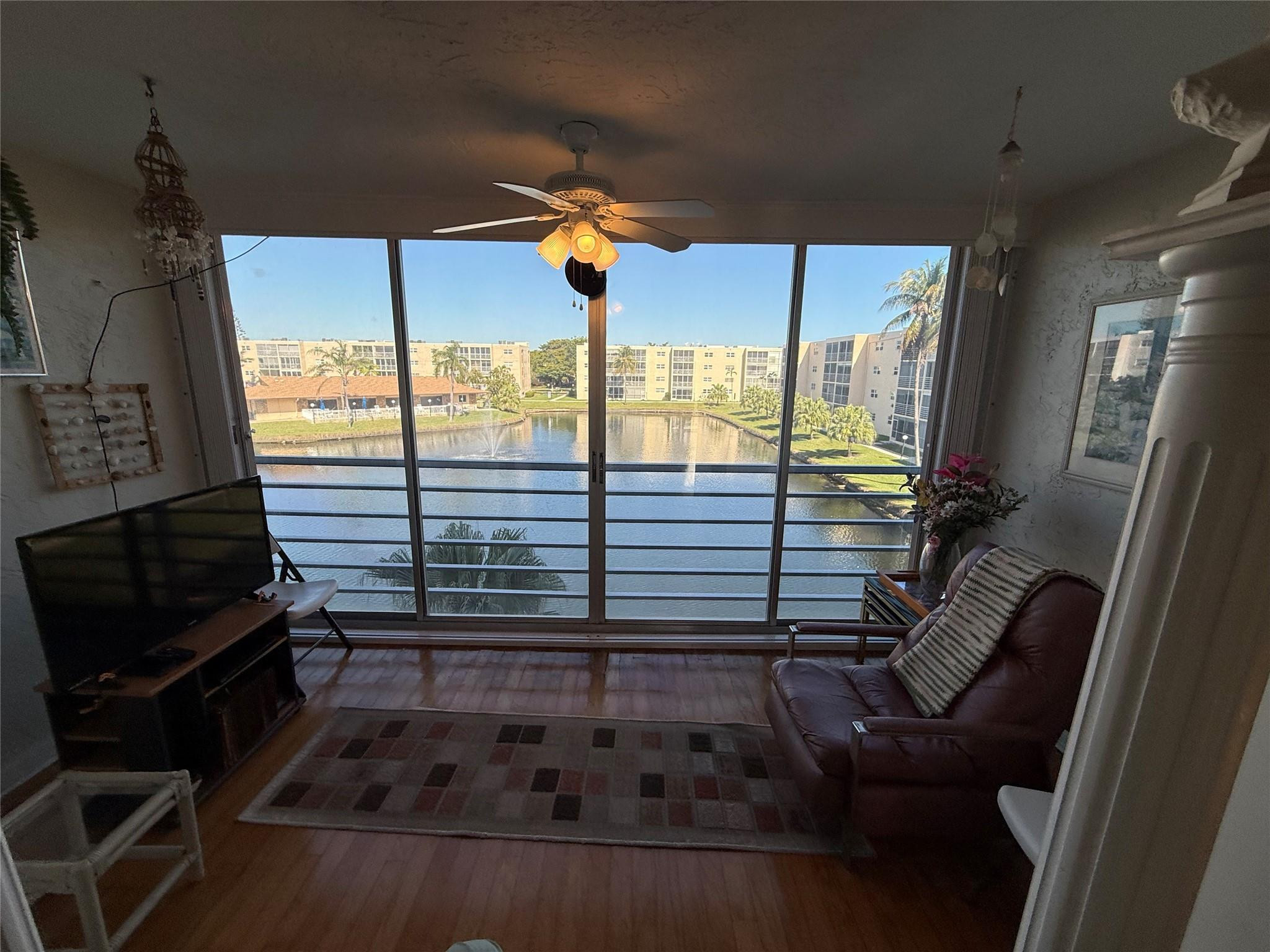 425 SE 11th #302, Dania Beach FL 33004