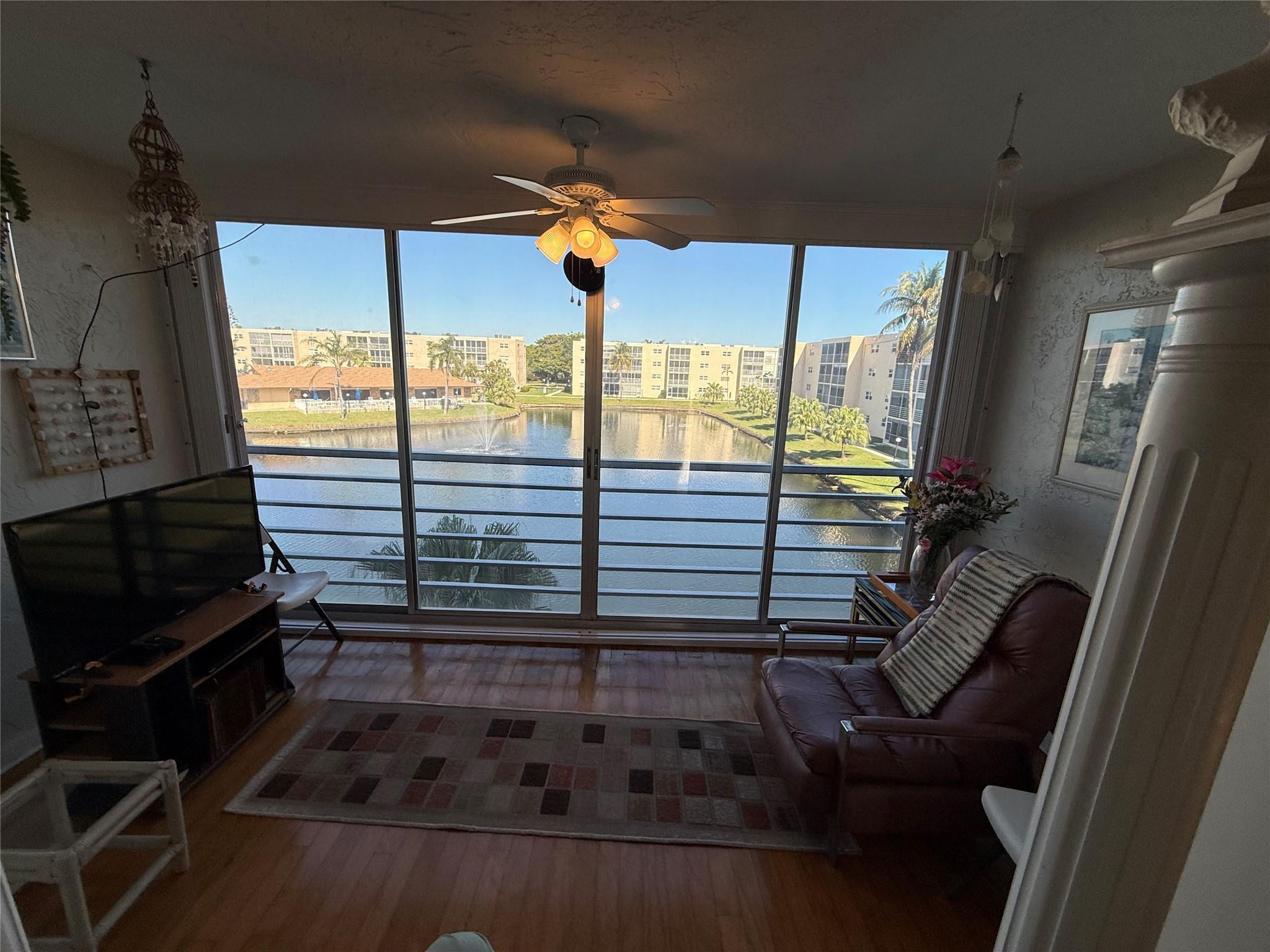 425 SE 11th #302, Dania Beach FL 33004