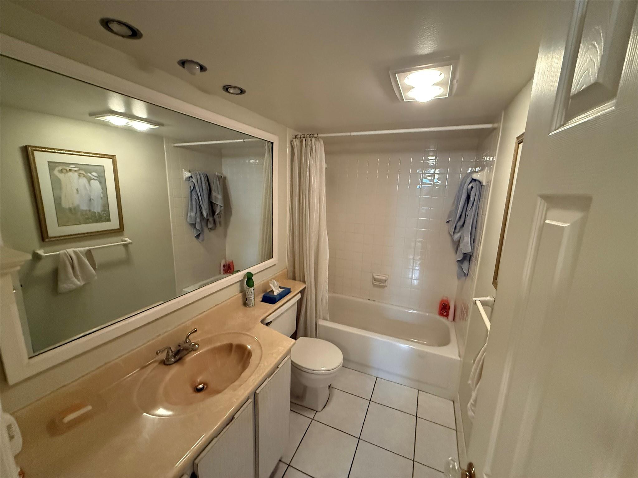 425 SE 11th #302, Dania Beach FL 33004