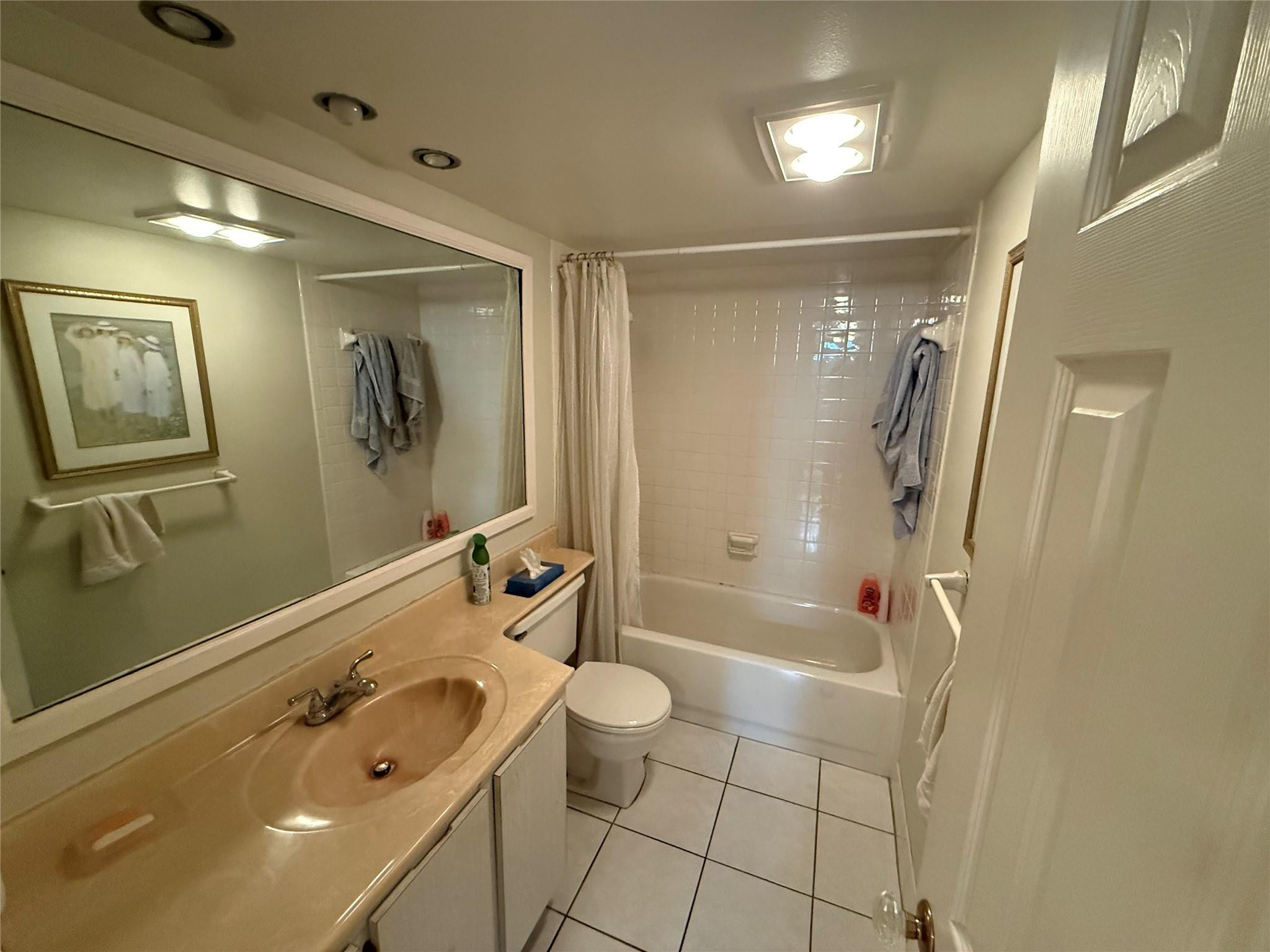 425 SE 11th #302, Dania Beach FL 33004