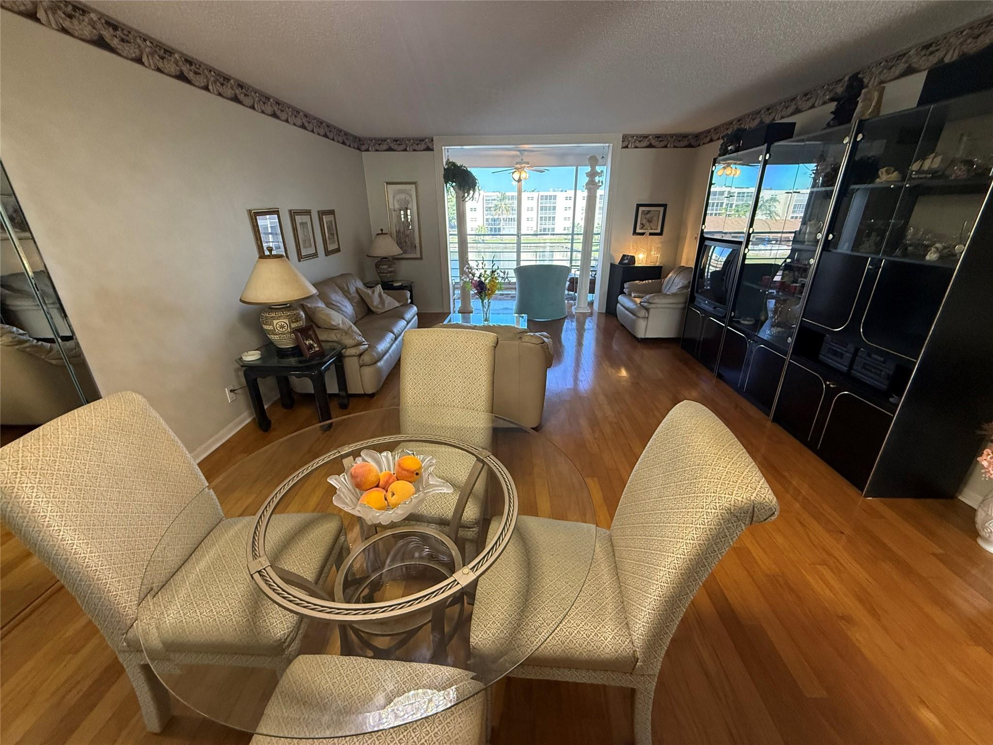 425 SE 11th #302, Dania Beach FL 33004