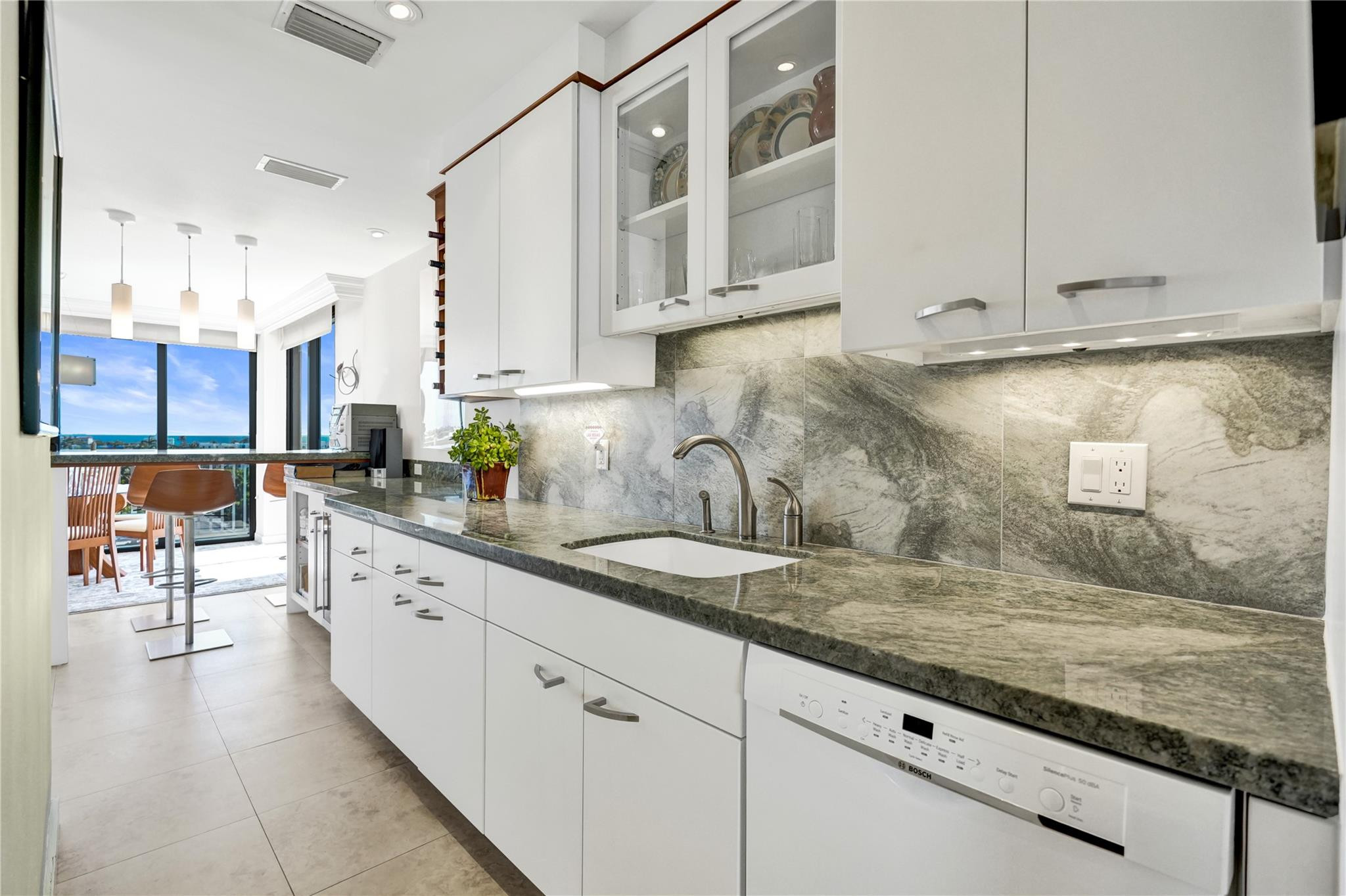 3100 NE 48th #713, Fort Lauderdale FL 33308