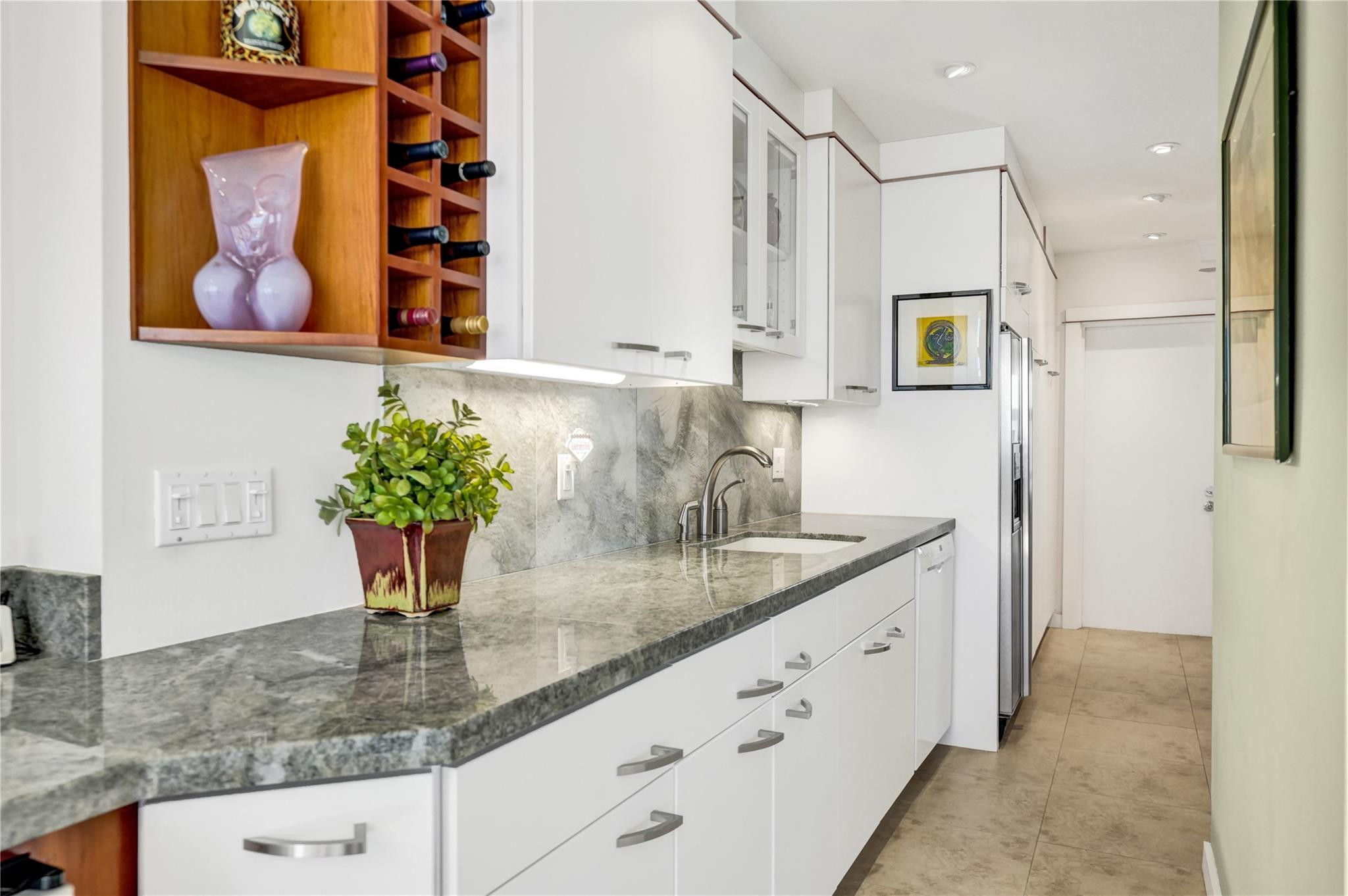 3100 NE 48th #713, Fort Lauderdale FL 33308