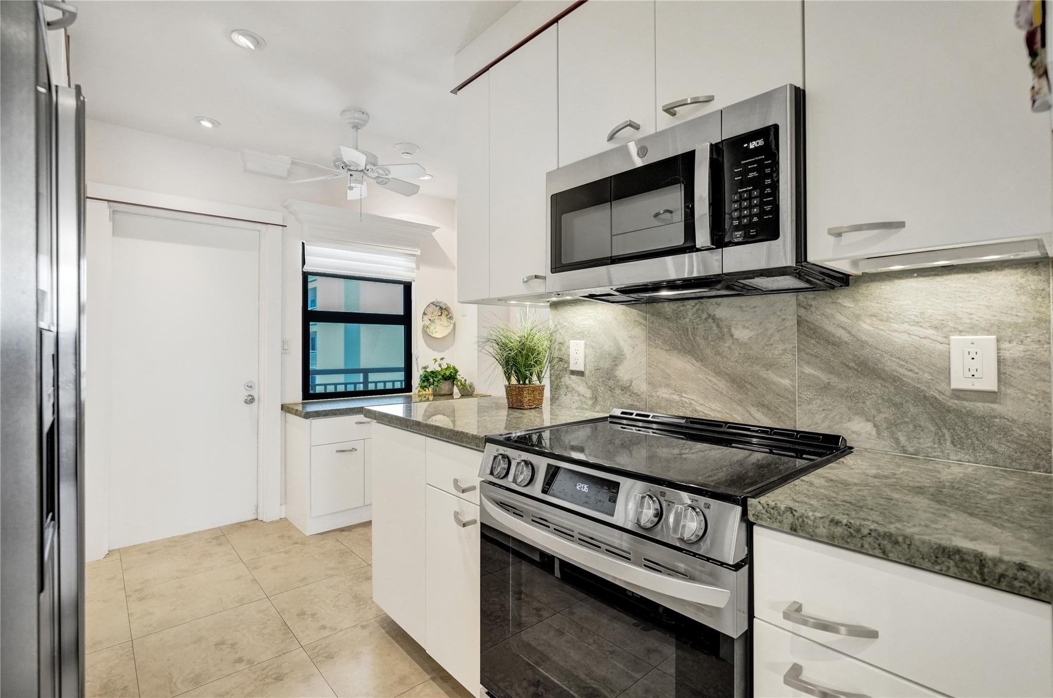 3100 NE 48th #713, Fort Lauderdale FL 33308