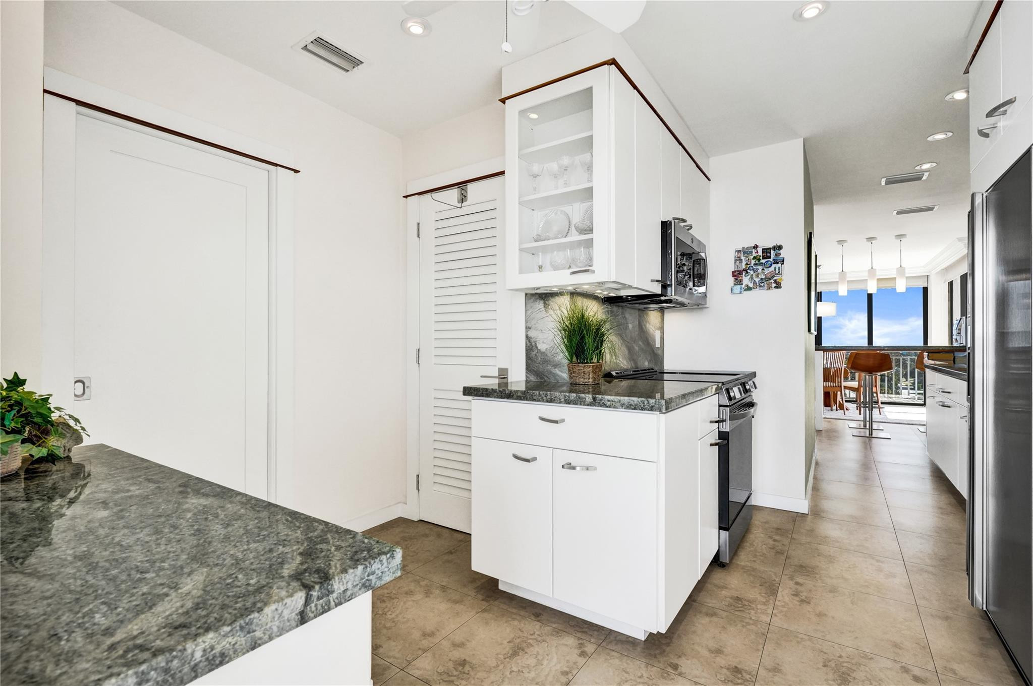 3100 NE 48th #713, Fort Lauderdale FL 33308