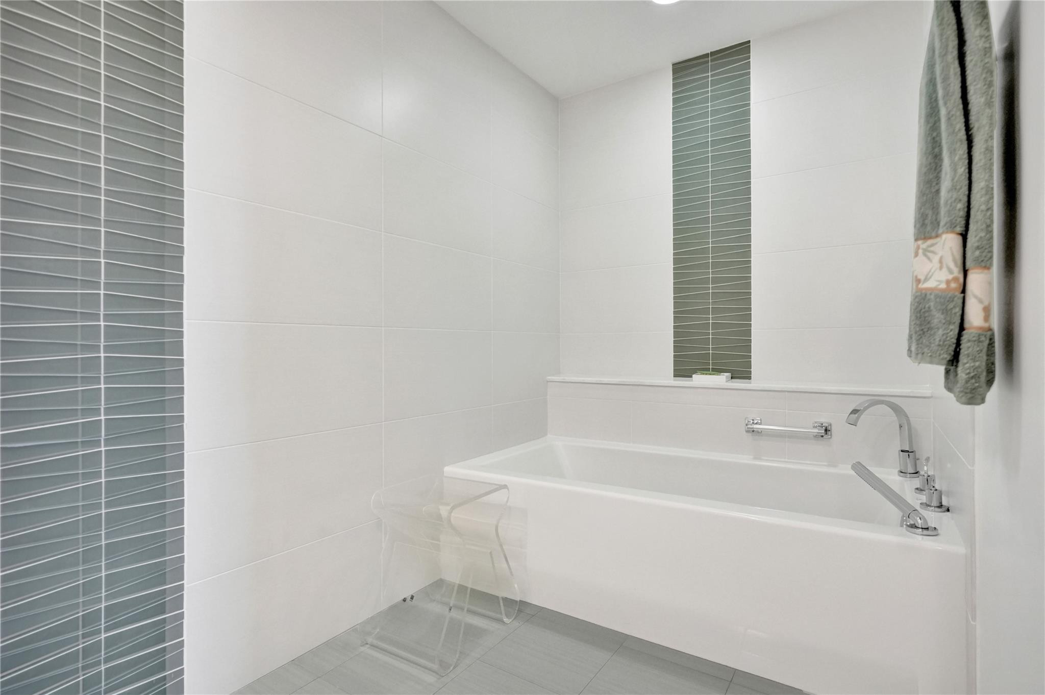 3100 NE 48th #713, Fort Lauderdale FL 33308
