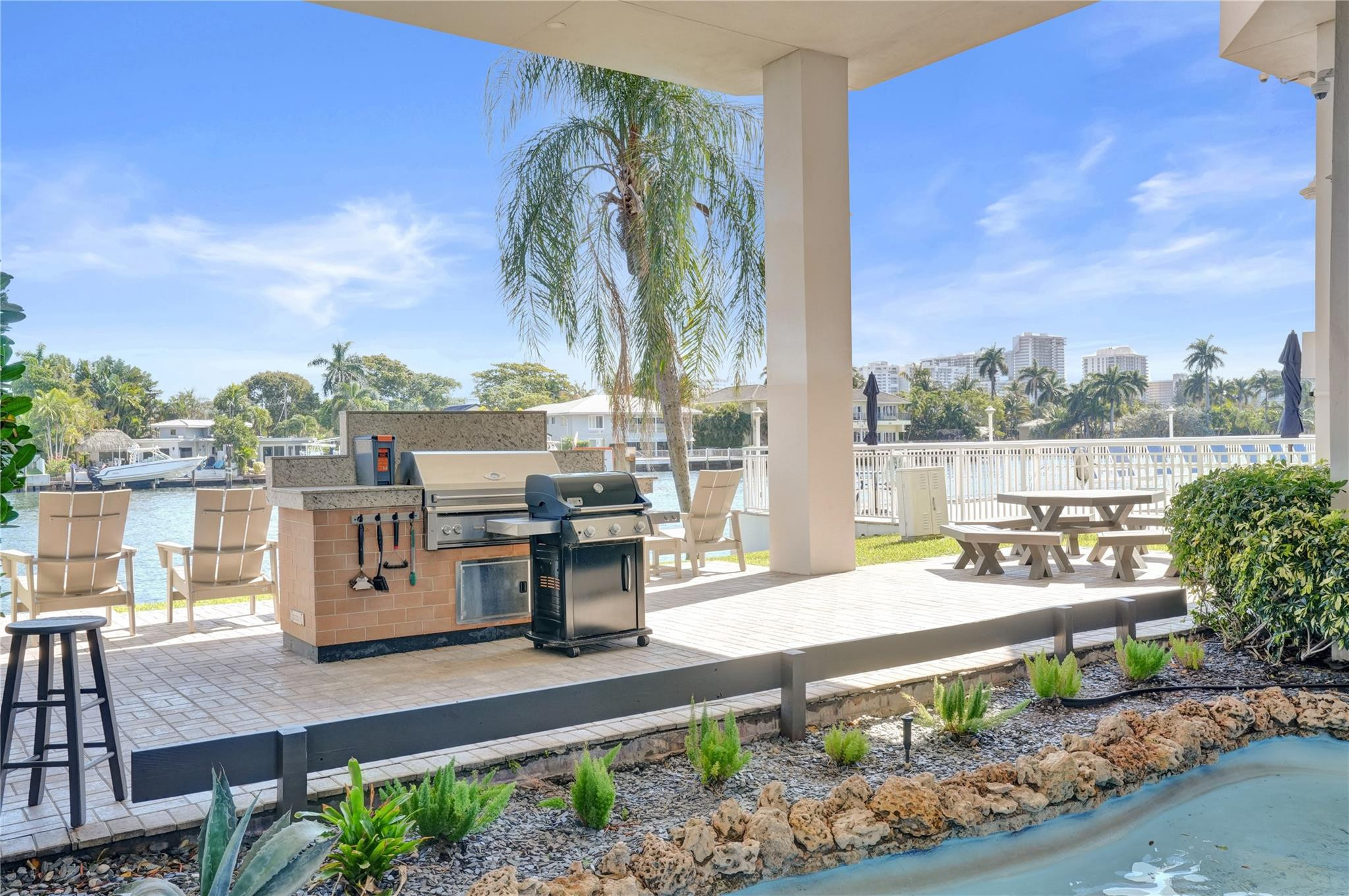 3100 NE 48th #713, Fort Lauderdale FL 33308