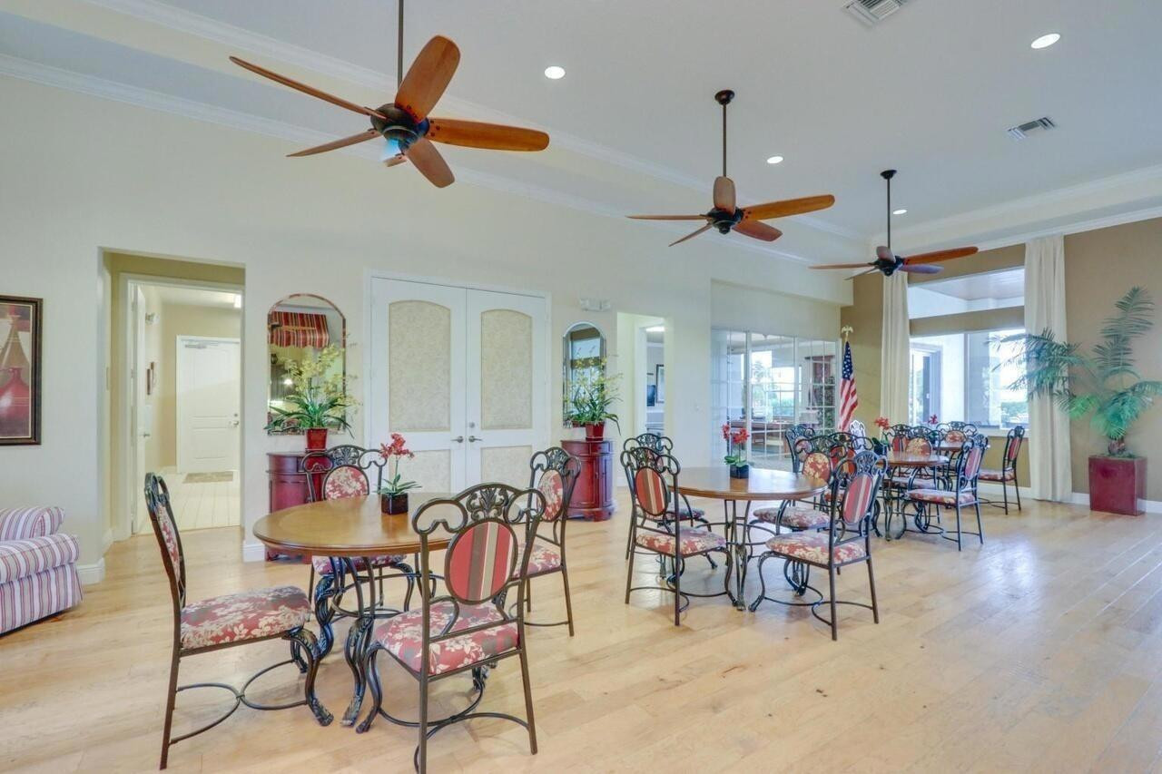 2086 Foxtail View, West Palm Beach FL 33411