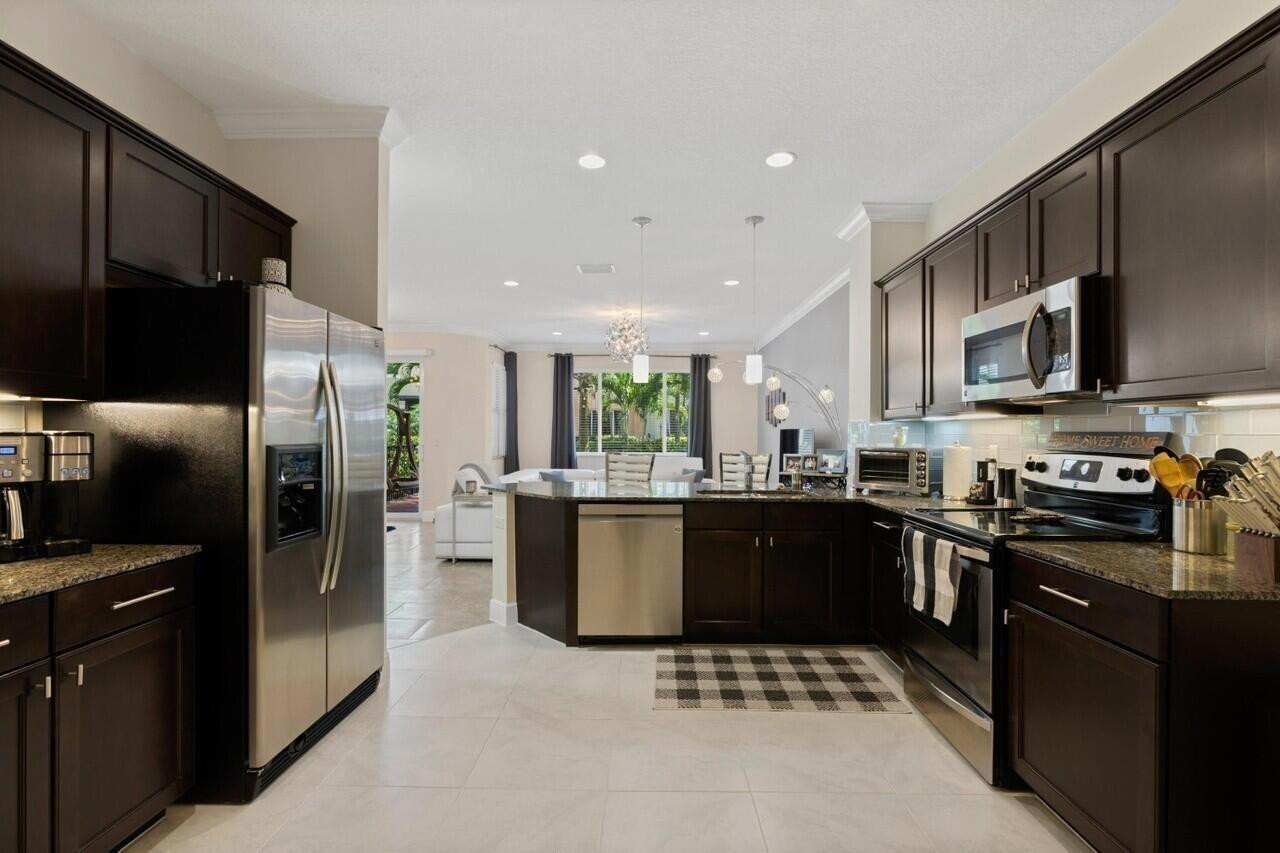 2086 Foxtail View, West Palm Beach FL 33411