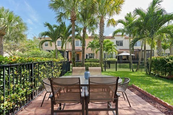 2086 Foxtail View, West Palm Beach FL 33411