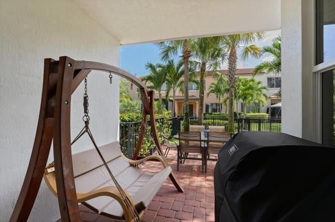 2086 Foxtail View, West Palm Beach FL 33411