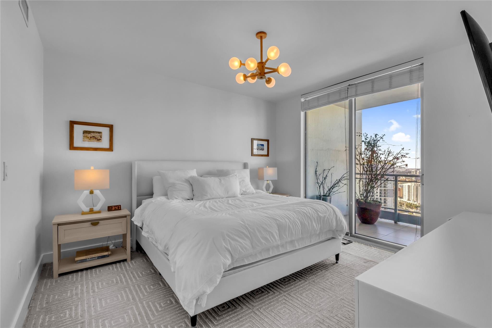 90 SW 3rd #3808, Miami FL 33130
