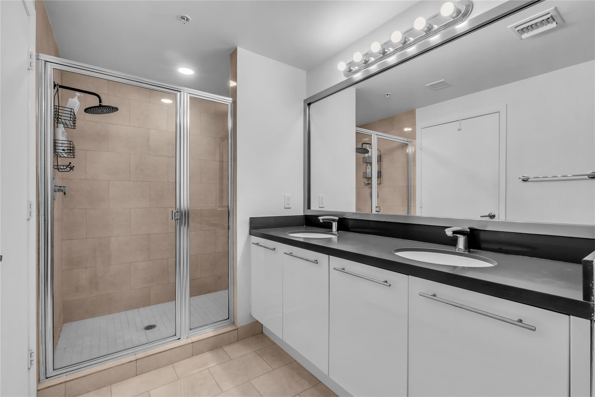 90 SW 3rd #3808, Miami FL 33130