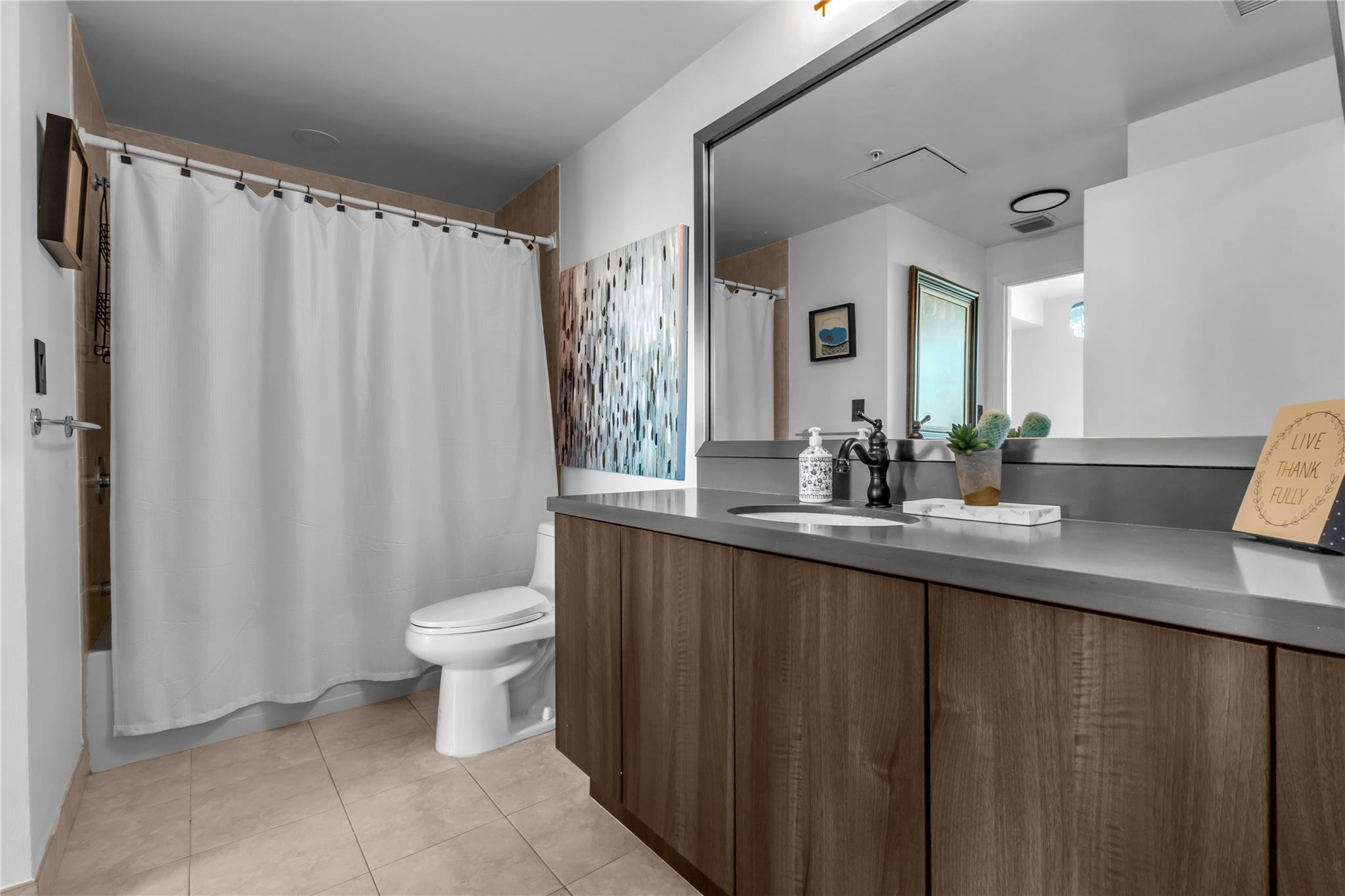 90 SW 3rd #3808, Miami FL 33130