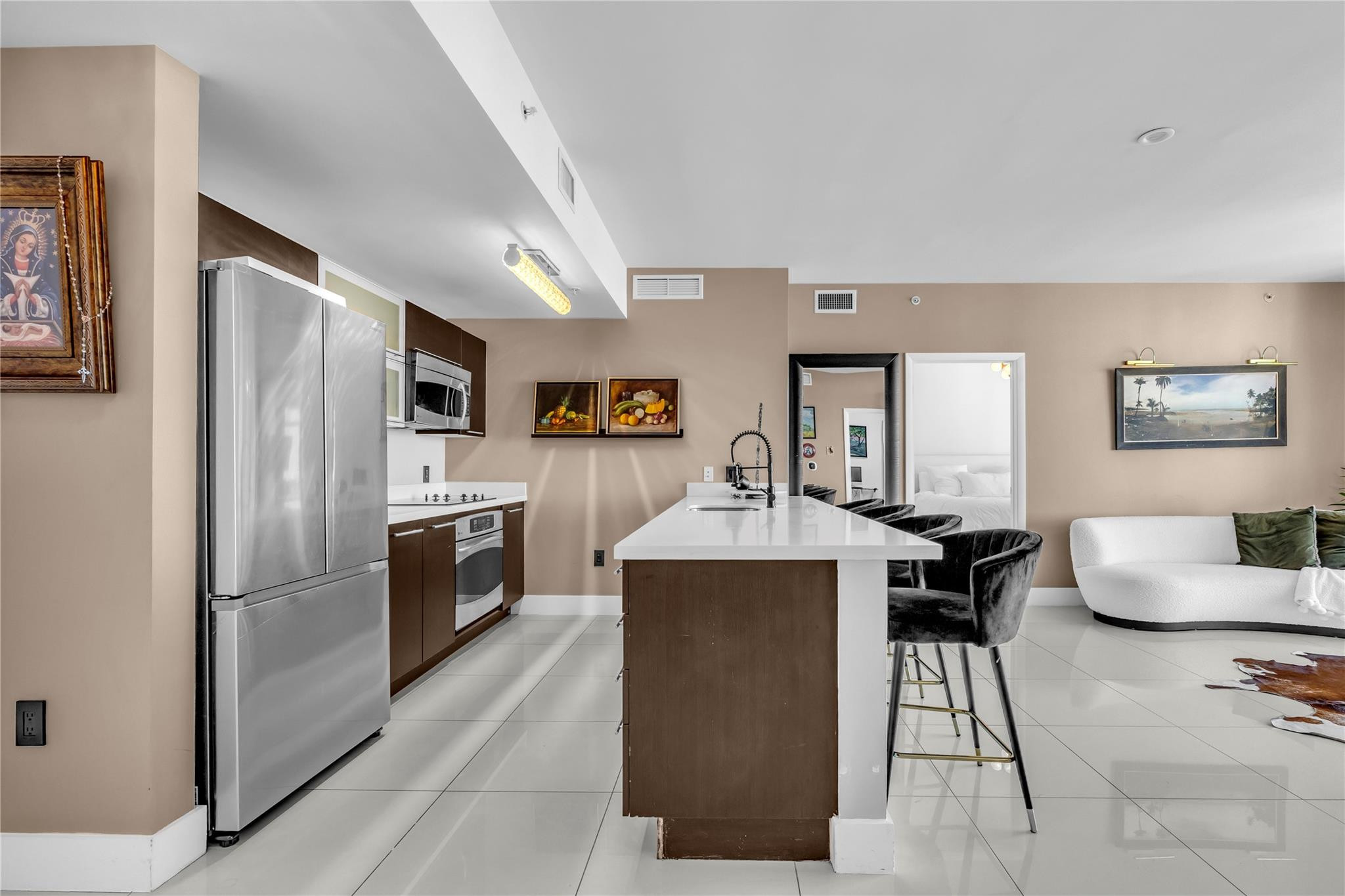 90 SW 3rd #3808, Miami FL 33130