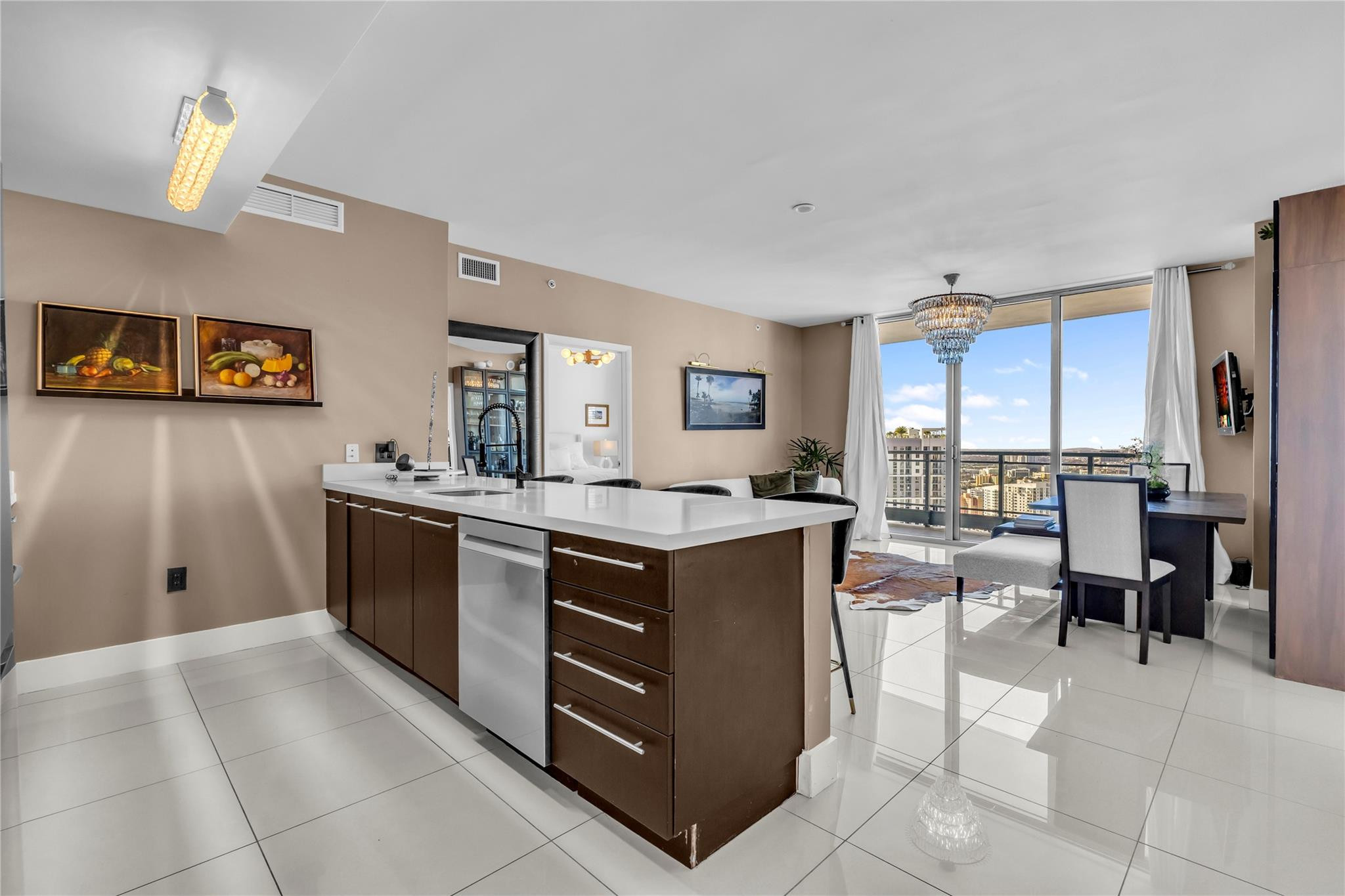 90 SW 3rd #3808, Miami FL 33130