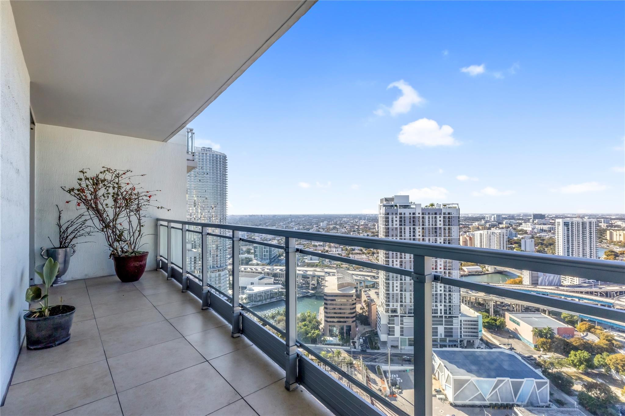 90 SW 3rd #3808, Miami FL 33130