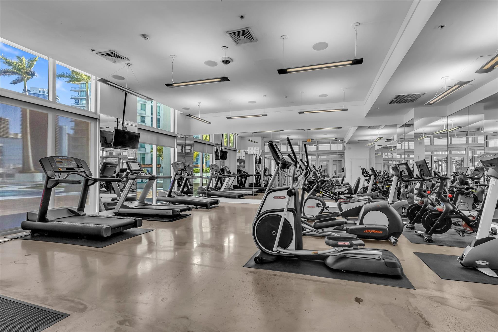 90 SW 3rd #3808, Miami FL 33130