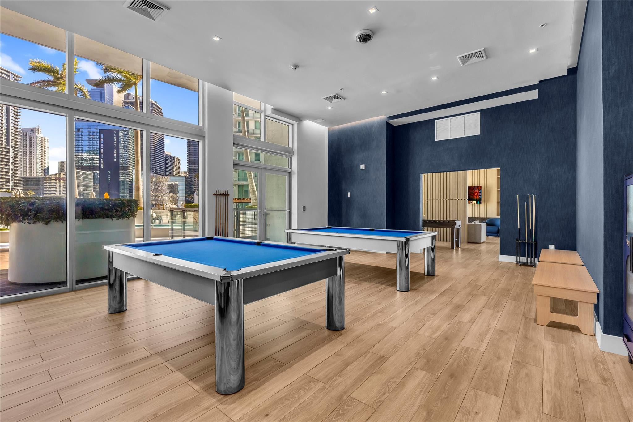 90 SW 3rd #3808, Miami FL 33130