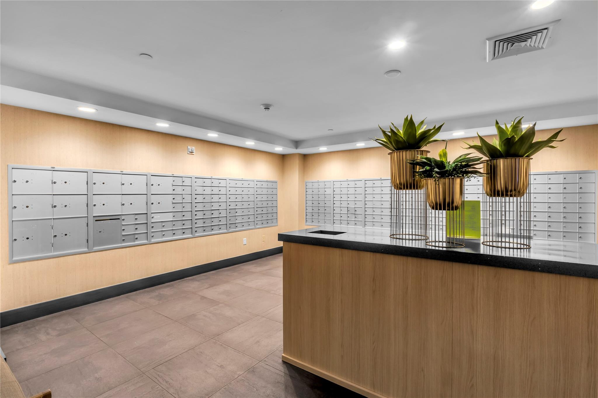 90 SW 3rd #3808, Miami FL 33130