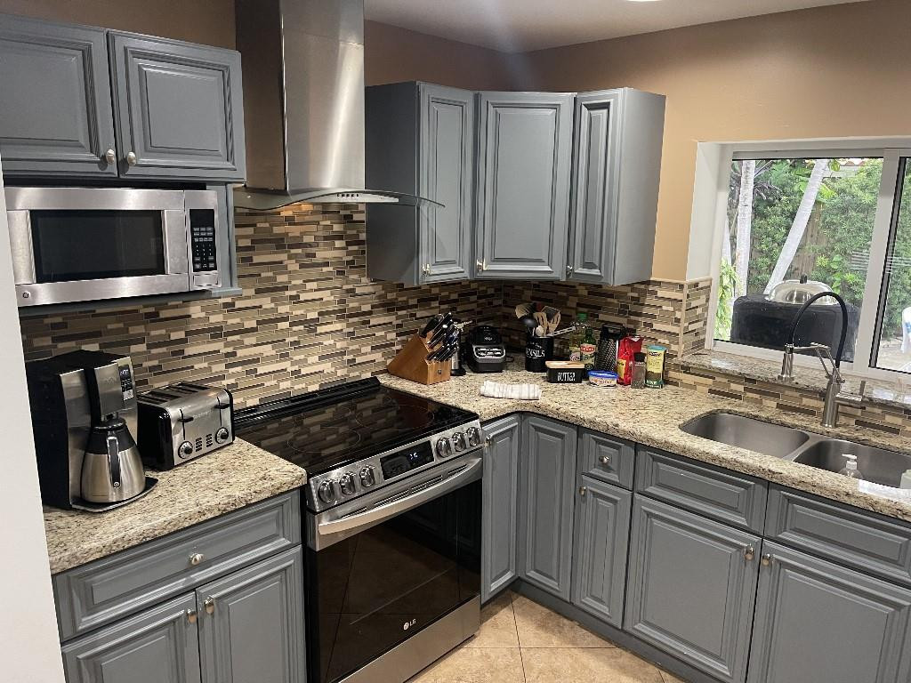 2200 NE 32nd, Fort Lauderdale FL 33305
