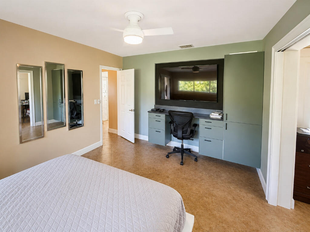 2200 NE 32nd, Fort Lauderdale FL 33305