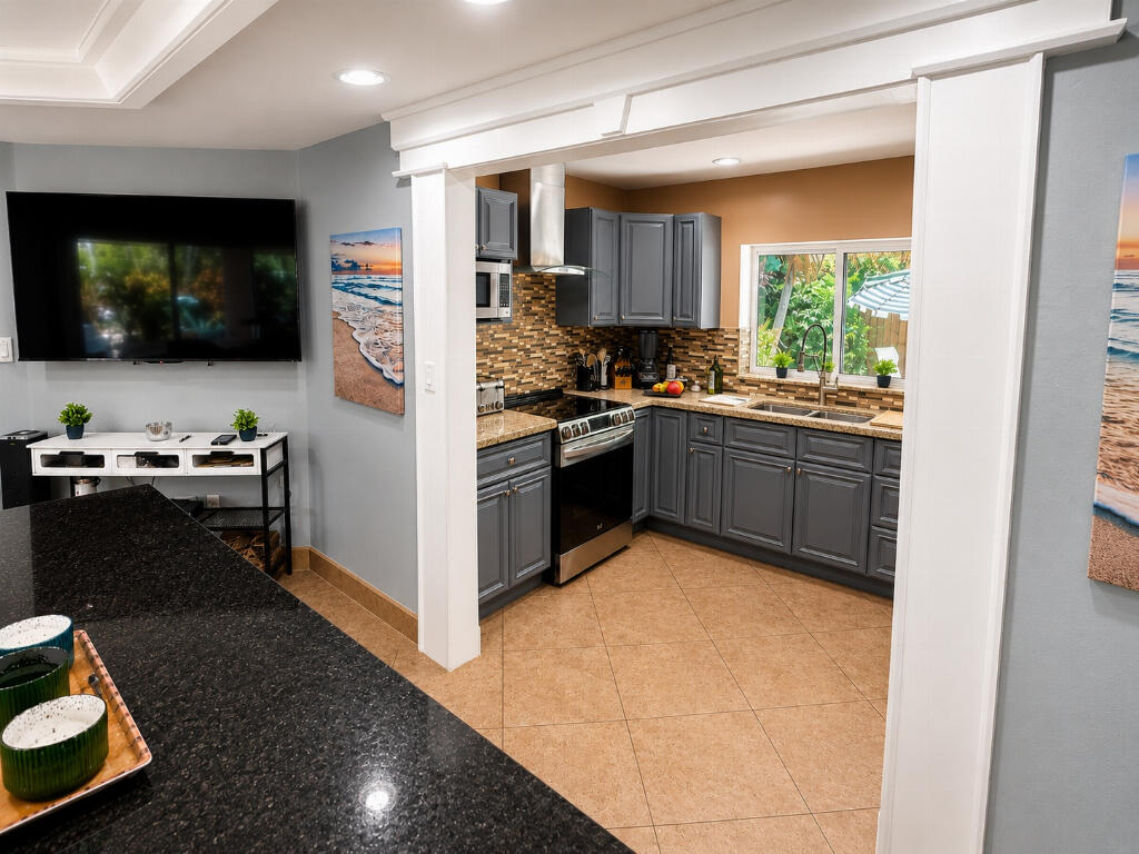 2200 NE 32nd, Fort Lauderdale FL 33305
