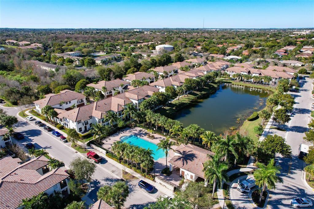 4680 Mimosa #810, Coconut Creek FL 33073