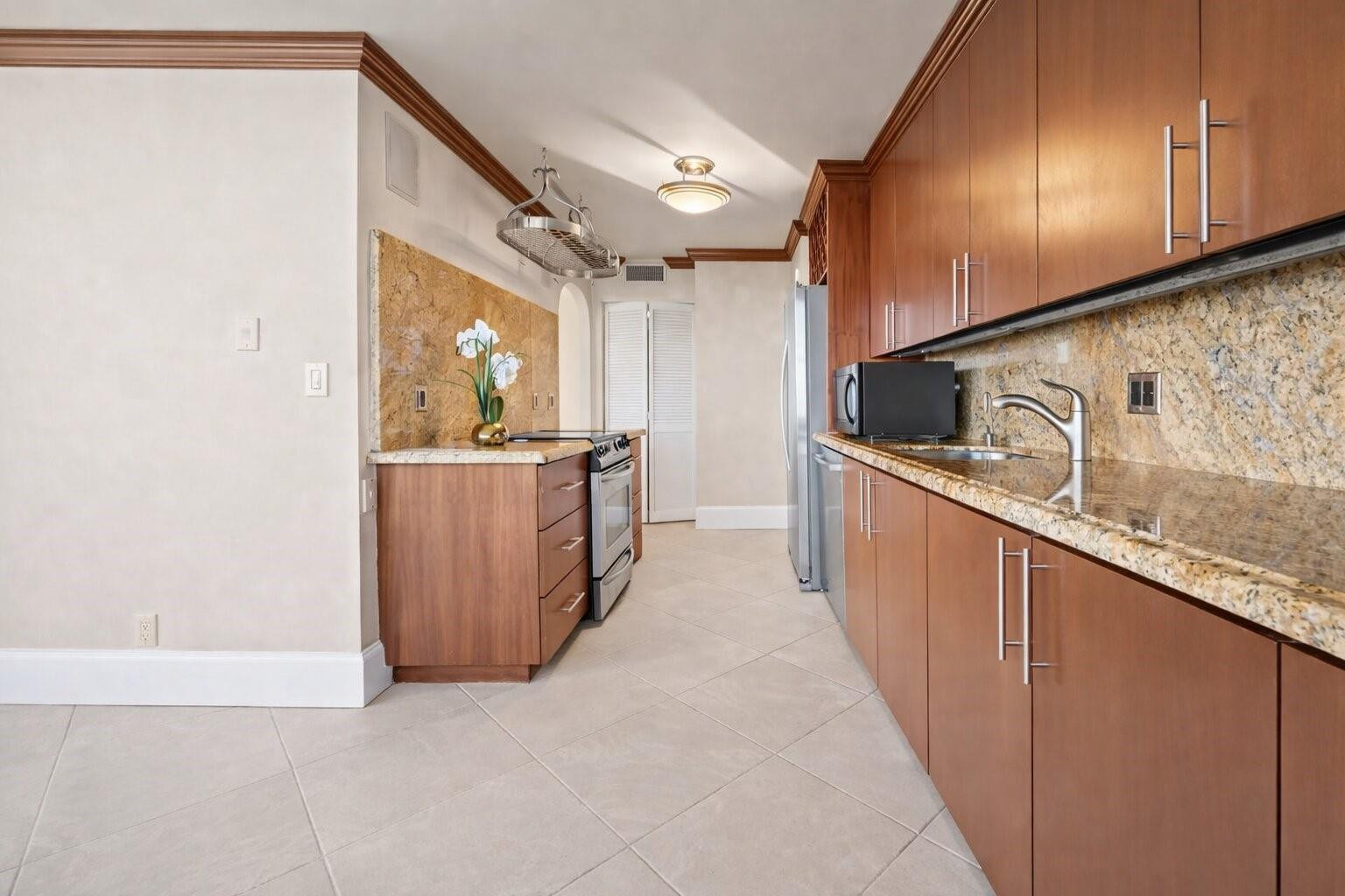 936 Intracoastal #19F, Fort Lauderdale FL 33304