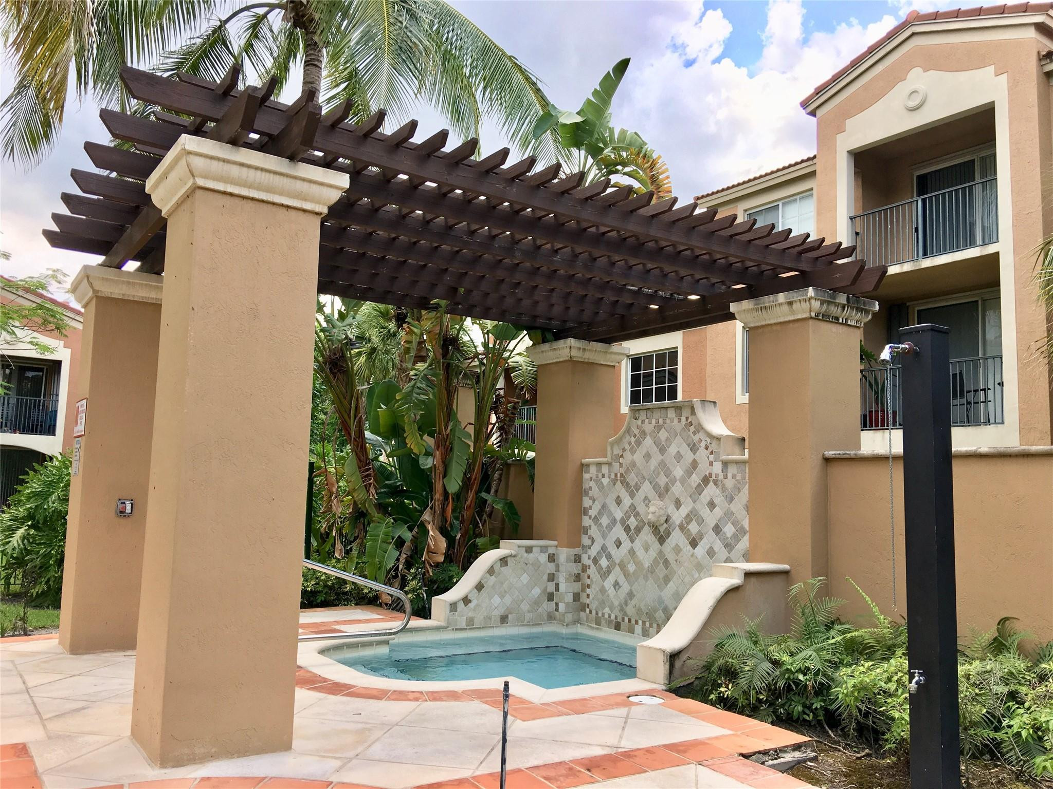 7950 N Nob Hill #203, Tamarac FL 33321