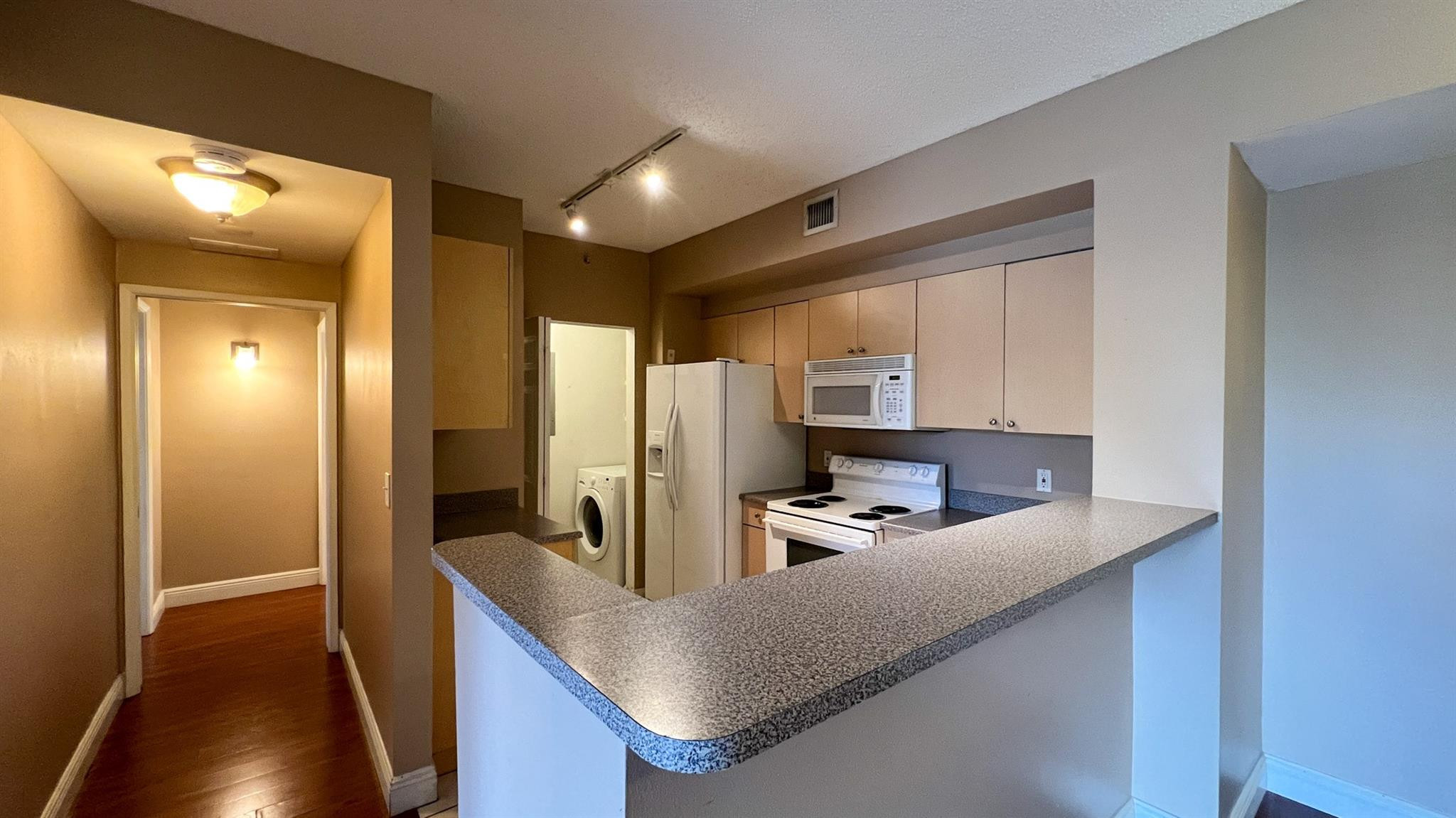 7950 N Nob Hill #203, Tamarac FL 33321