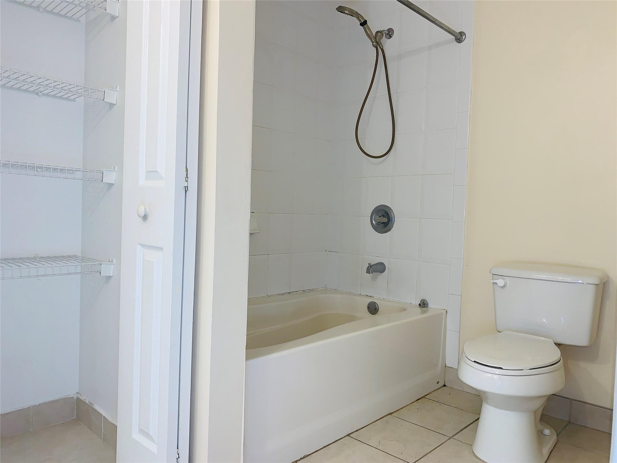 7950 N Nob Hill #203, Tamarac FL 33321