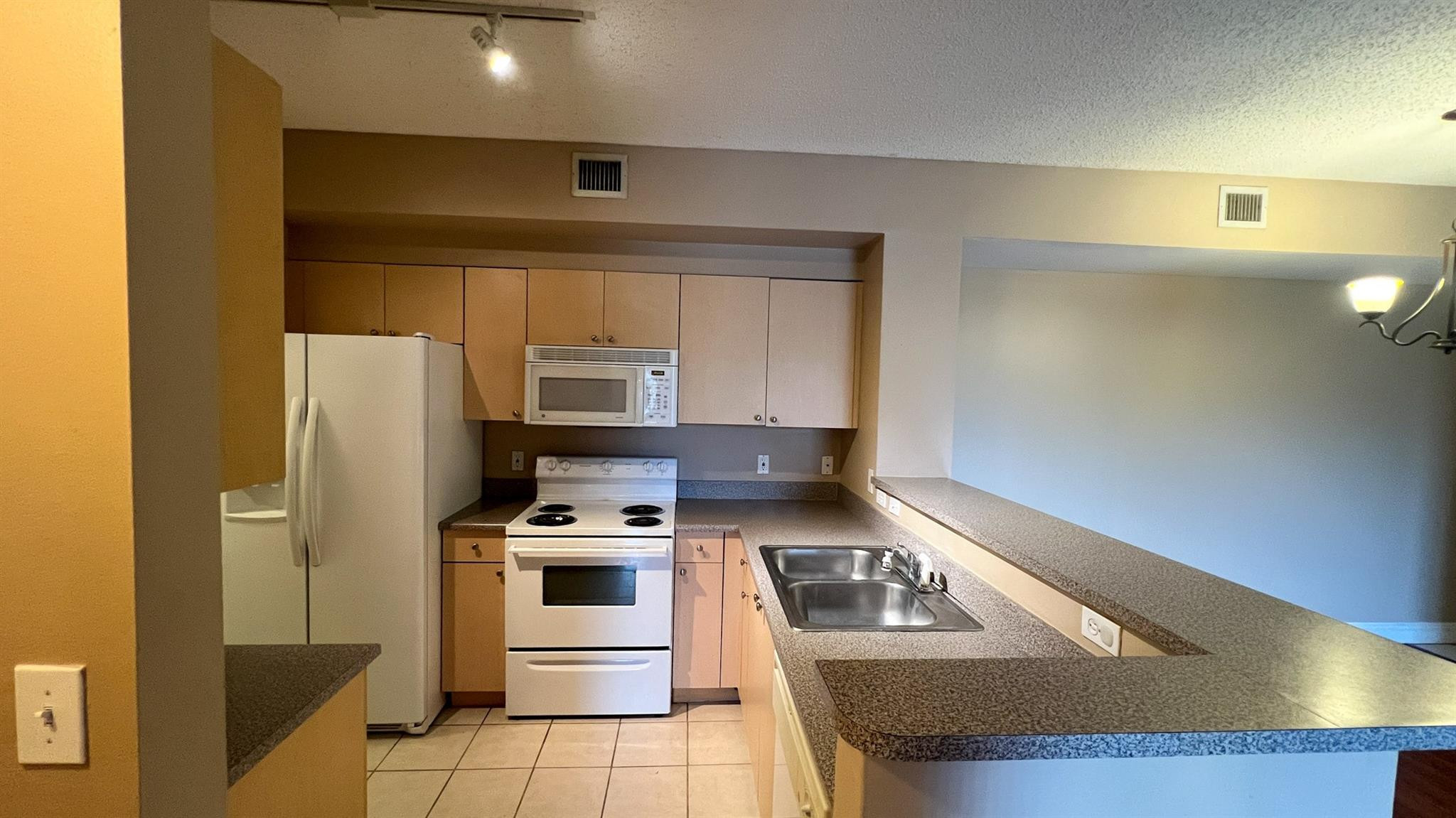 7950 N Nob Hill #203, Tamarac FL 33321