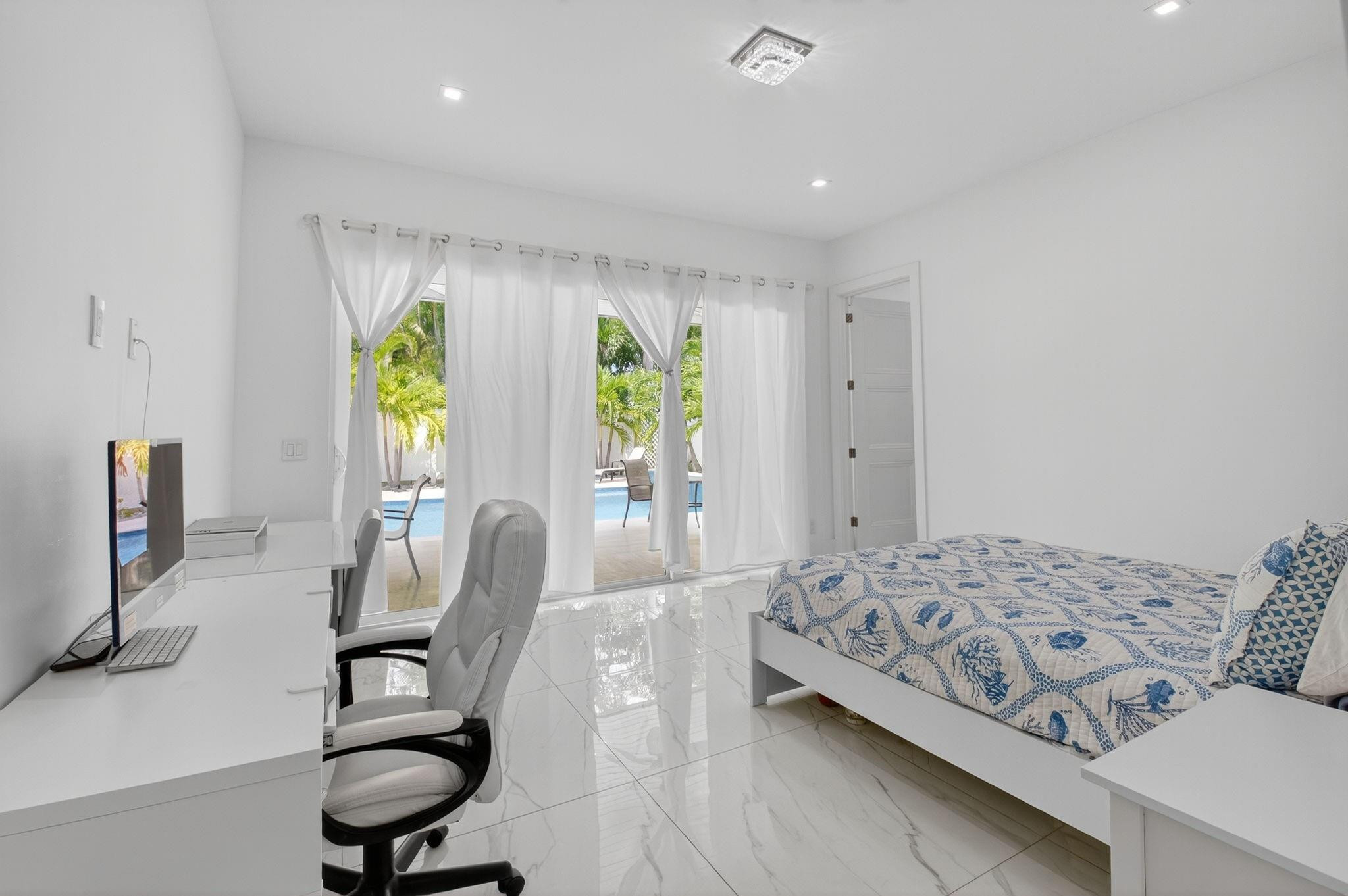711 NE 6th, Boca Raton FL 33432