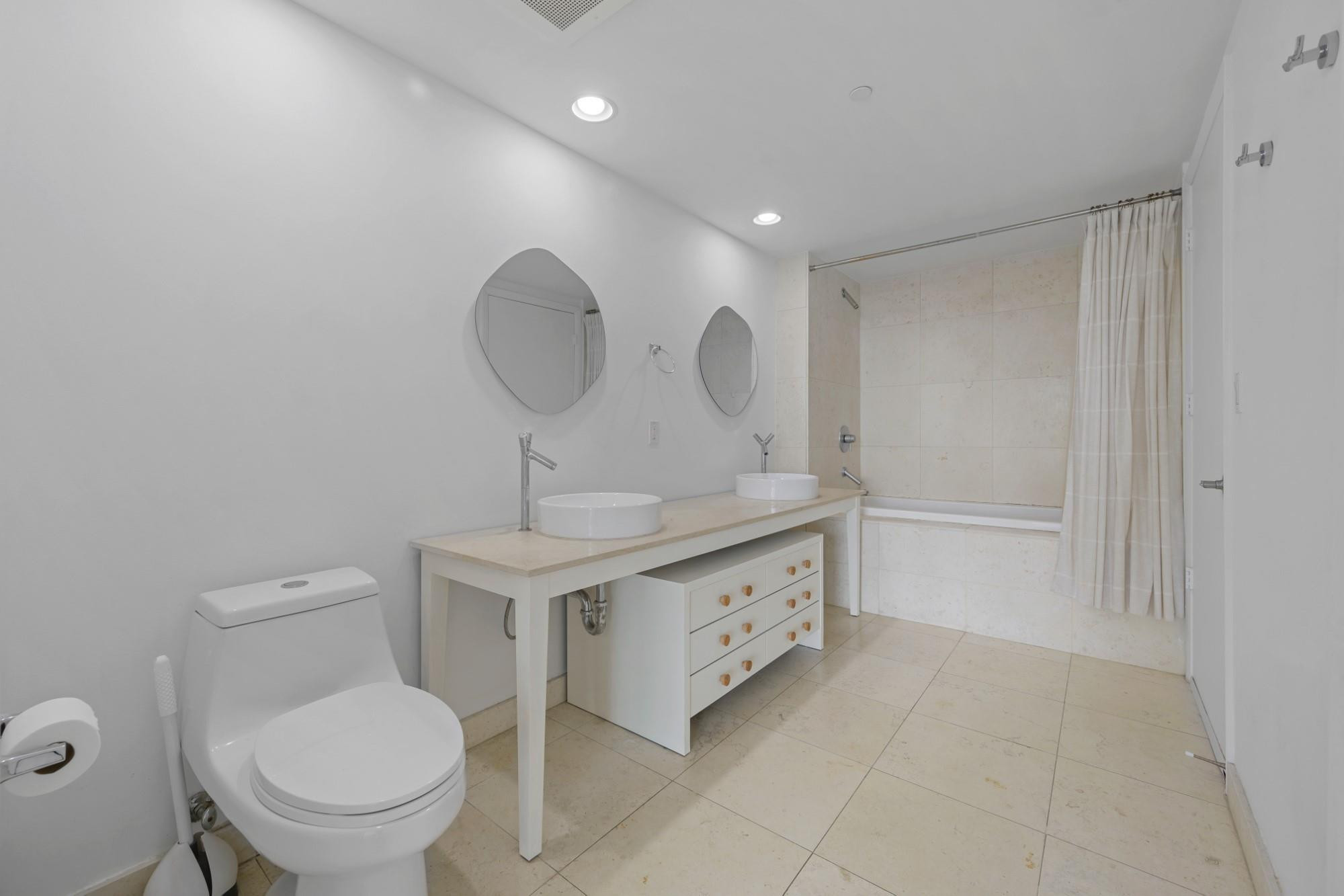 495 Brickell #4407, Miami FL 33131