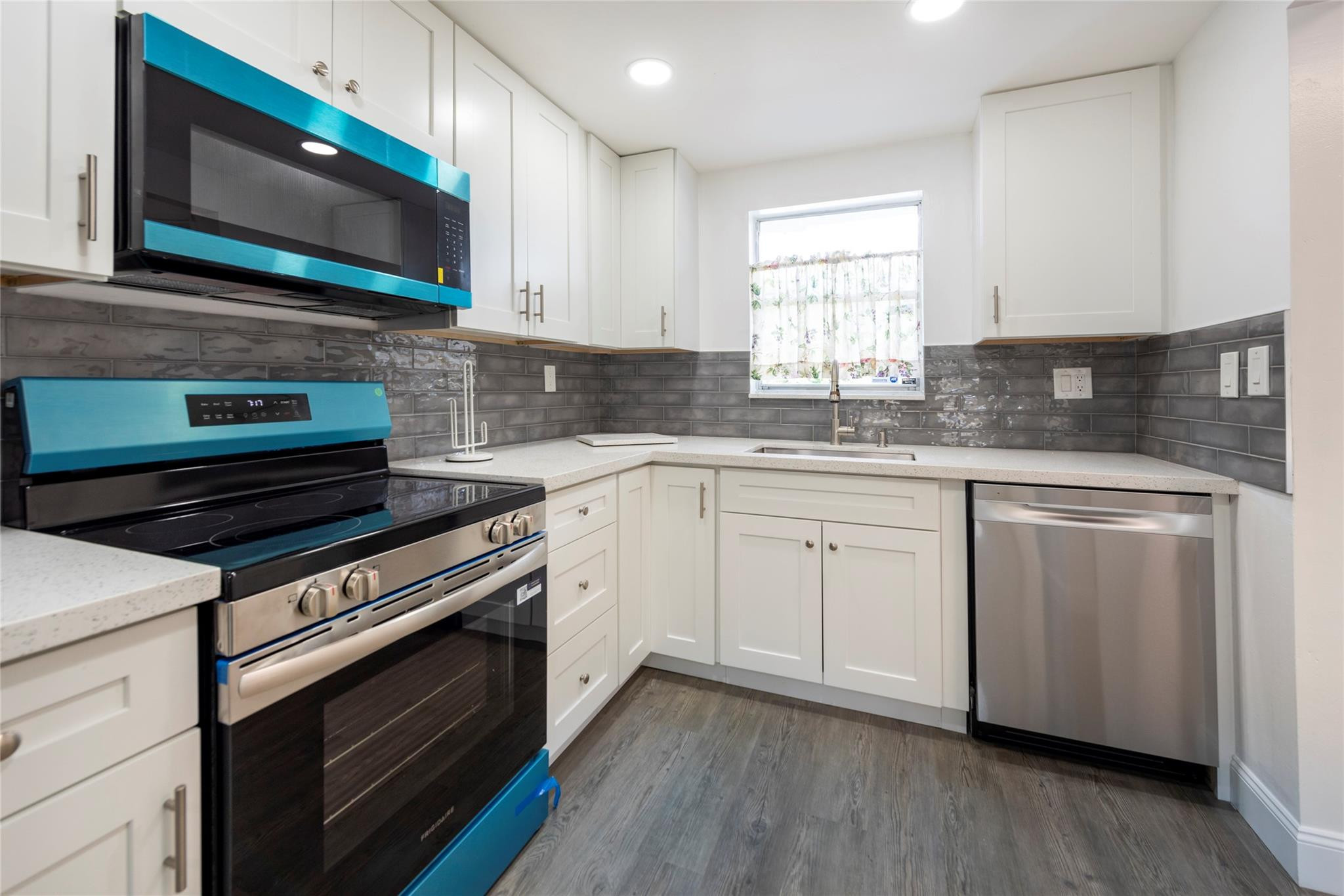 6100 NW 44th #302, Lauderhill FL 33319