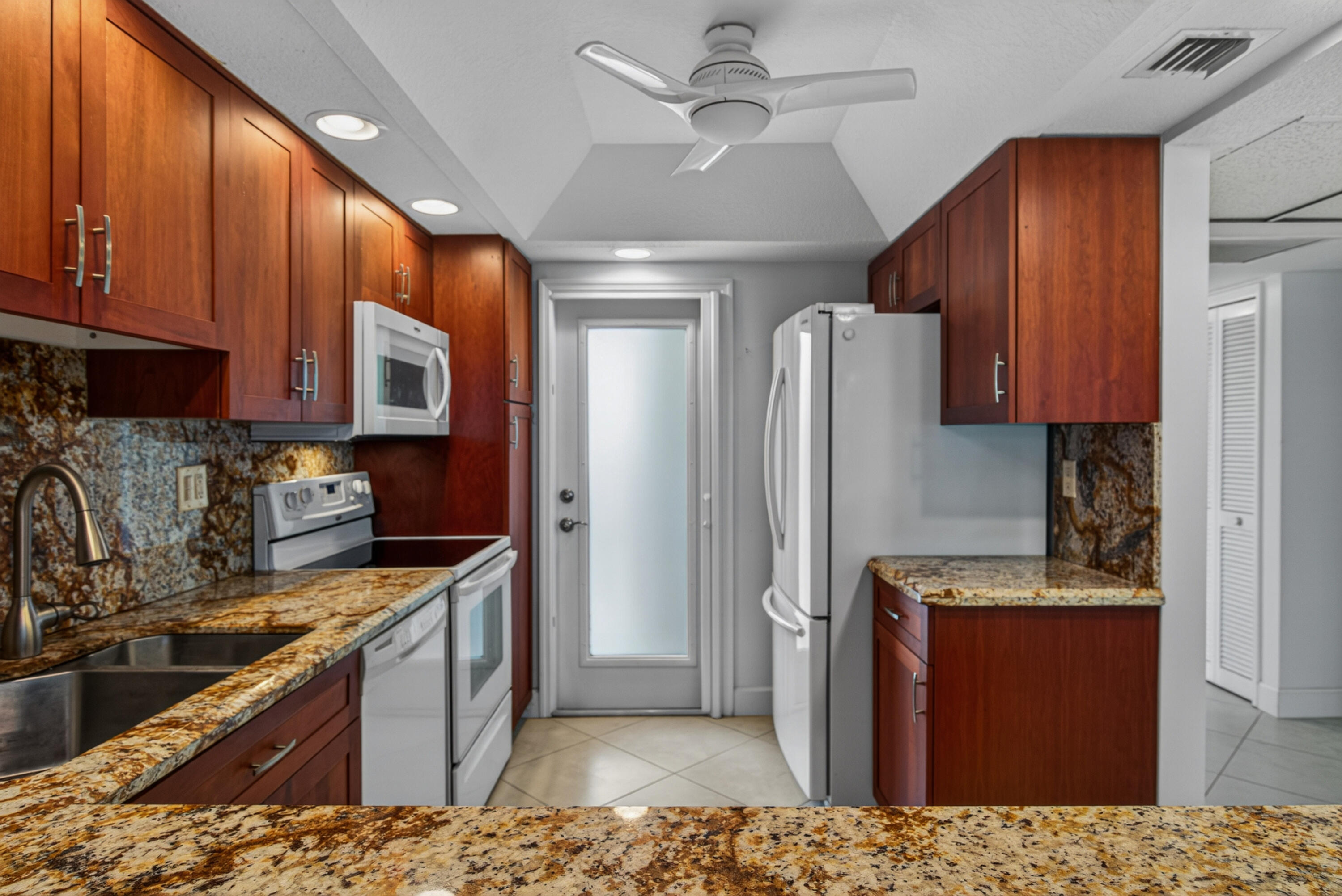 3150 NE 48th #414, Lighthouse Point FL 33064