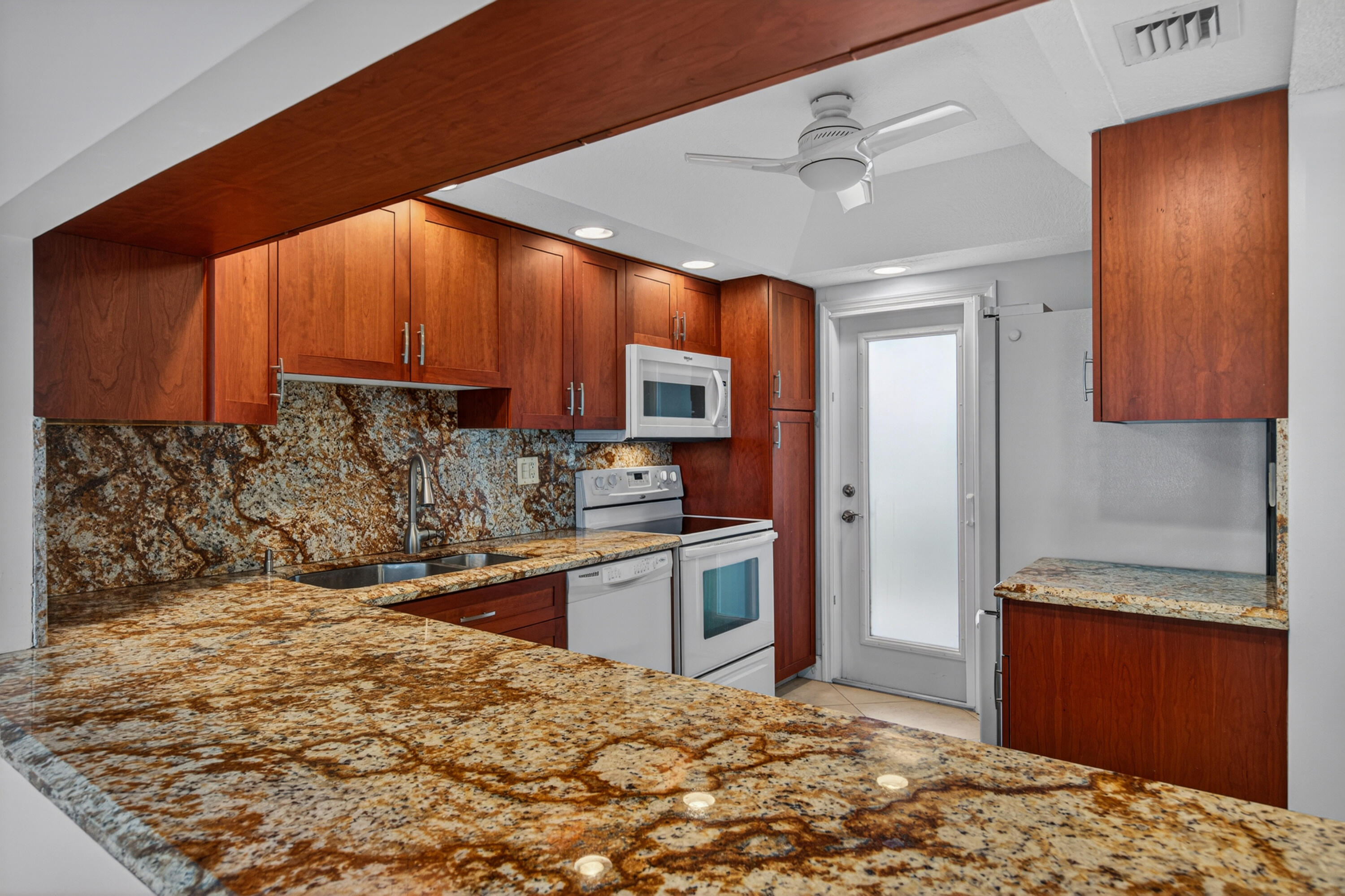 3150 NE 48th #414, Lighthouse Point FL 33064