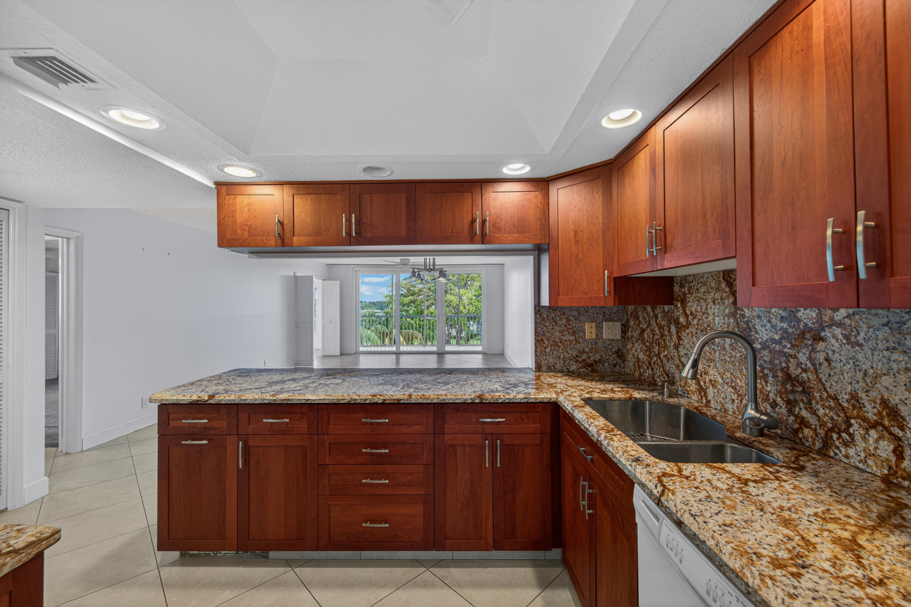 3150 NE 48th #414, Lighthouse Point FL 33064