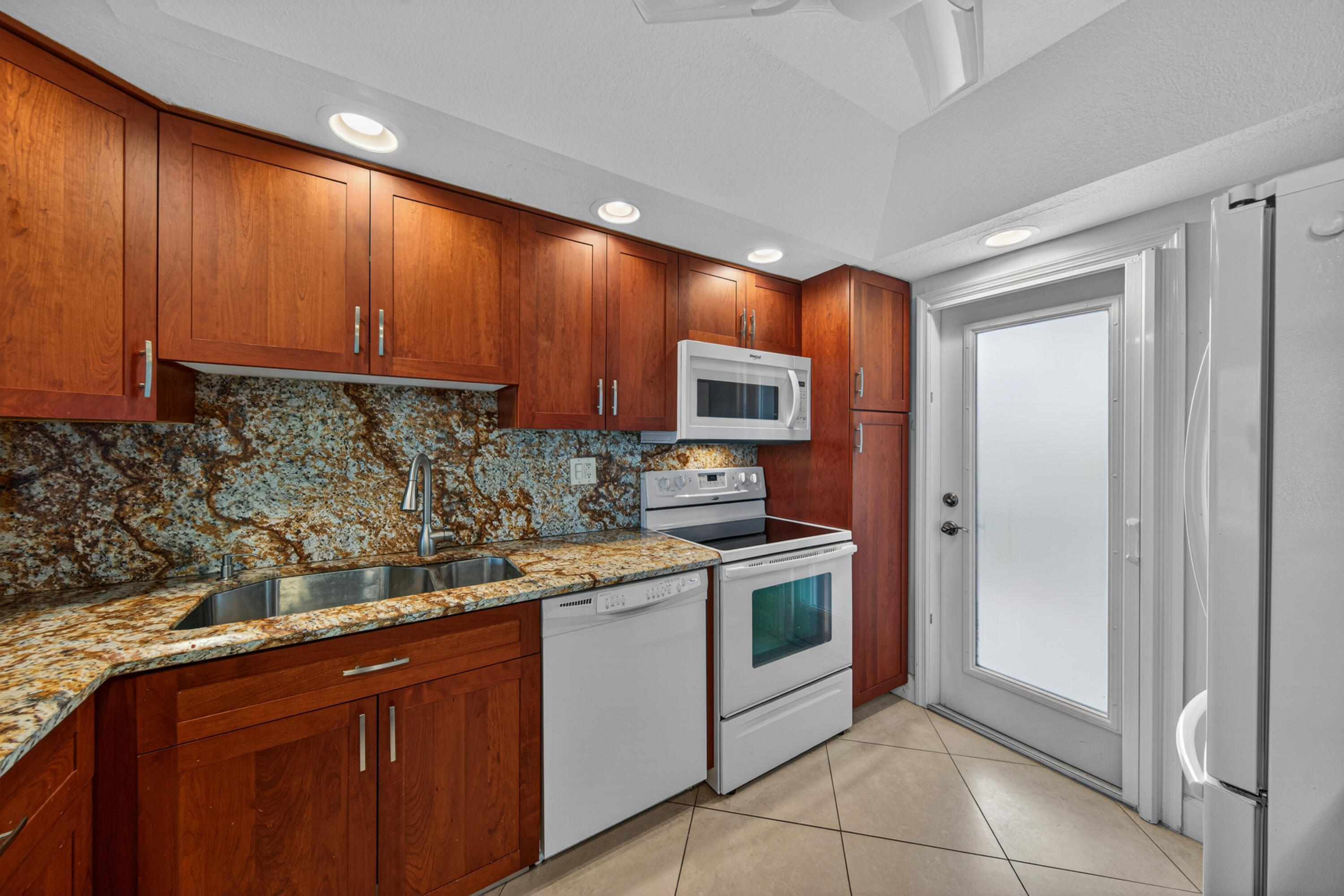 3150 NE 48th #414, Lighthouse Point FL 33064