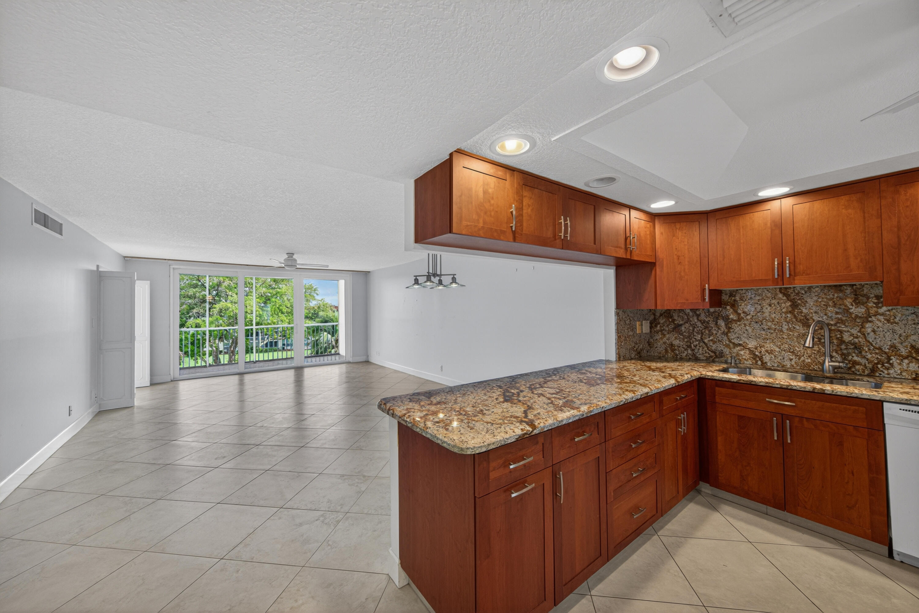 3150 NE 48th #414, Lighthouse Point FL 33064