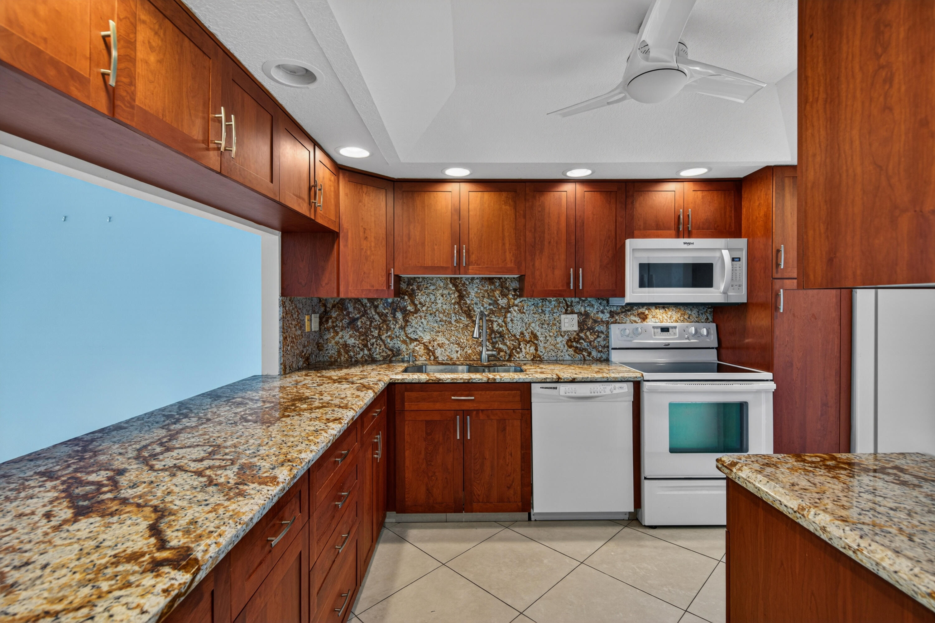 3150 NE 48th #414, Lighthouse Point FL 33064