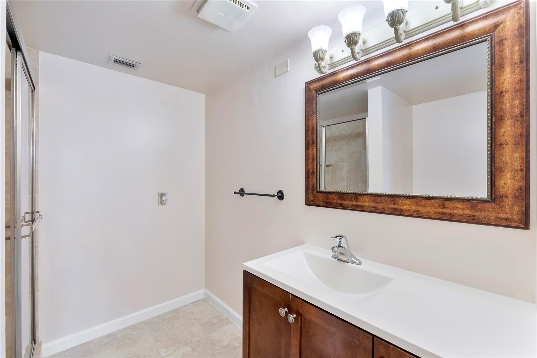 6519 Coral Lake #207, Margate FL 33063
