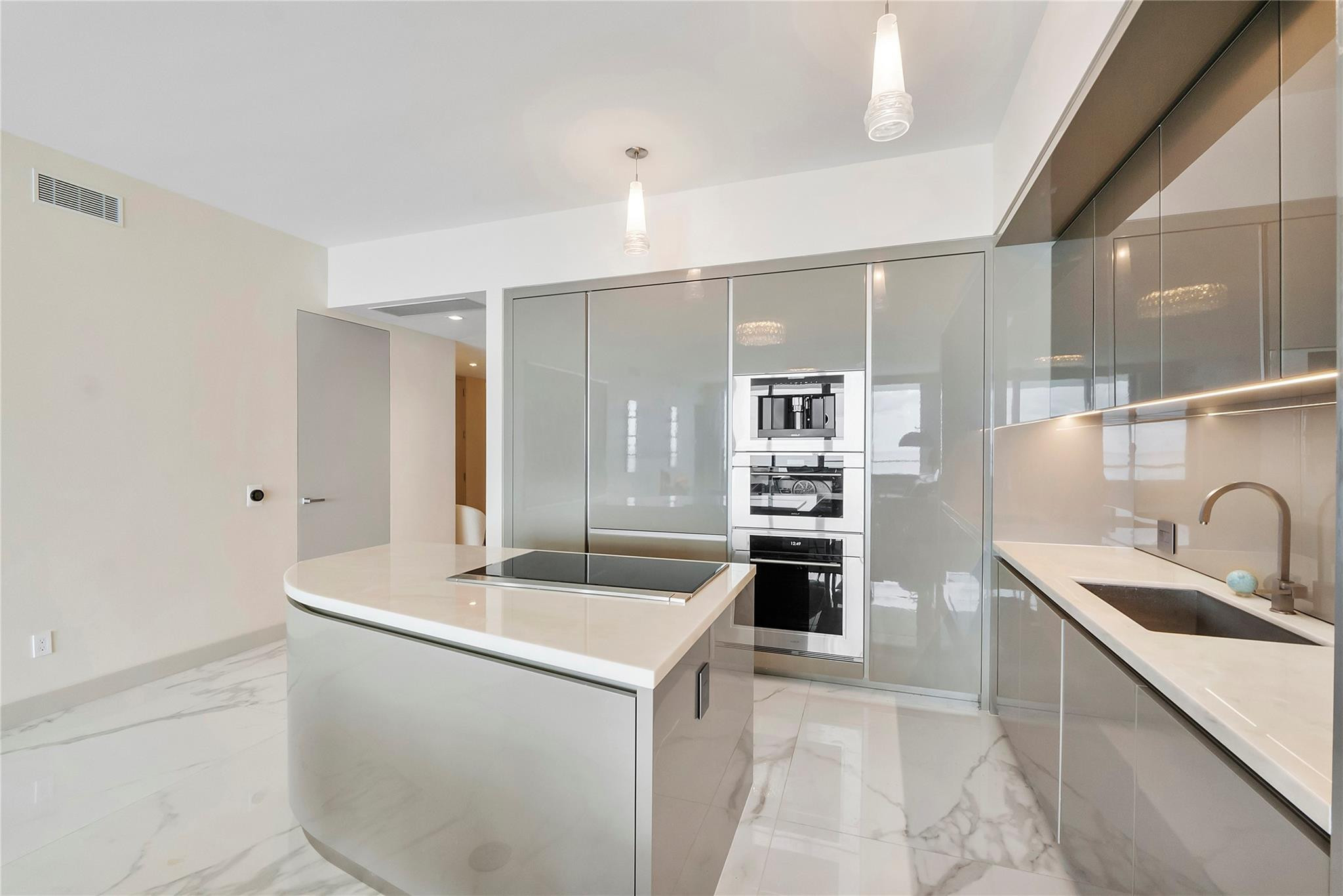 18975 Collins #3401, Sunny Isles Beach FL 33160