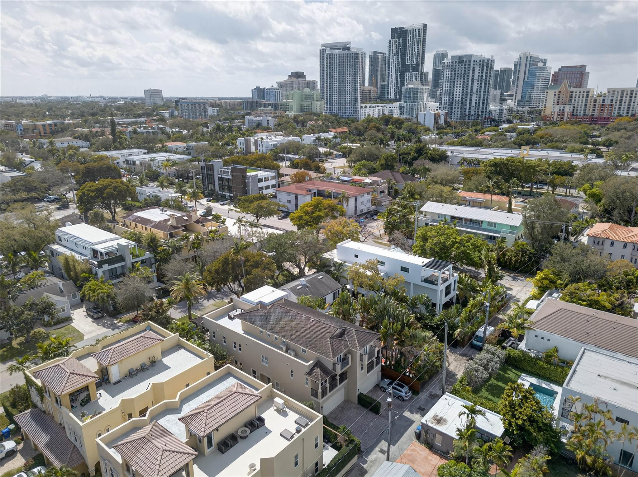 1215 NE 1st, Fort Lauderdale FL 33301