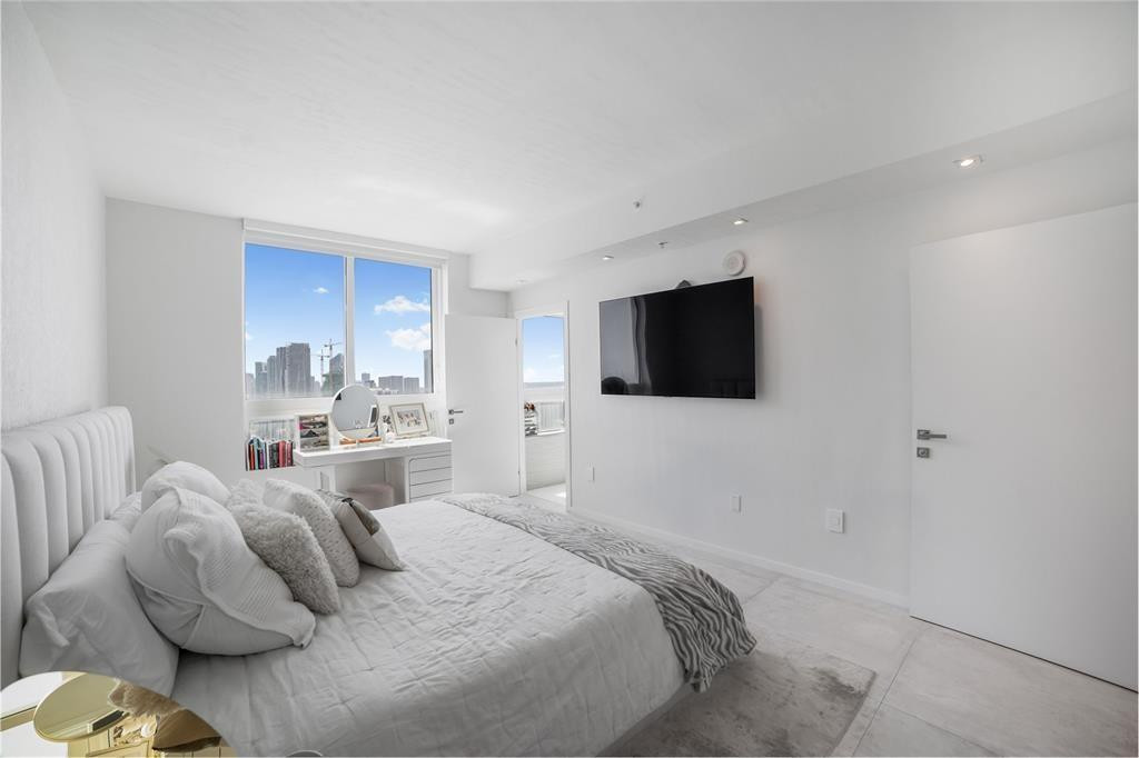 1900 N Bayshore #4411, Miami FL 33132