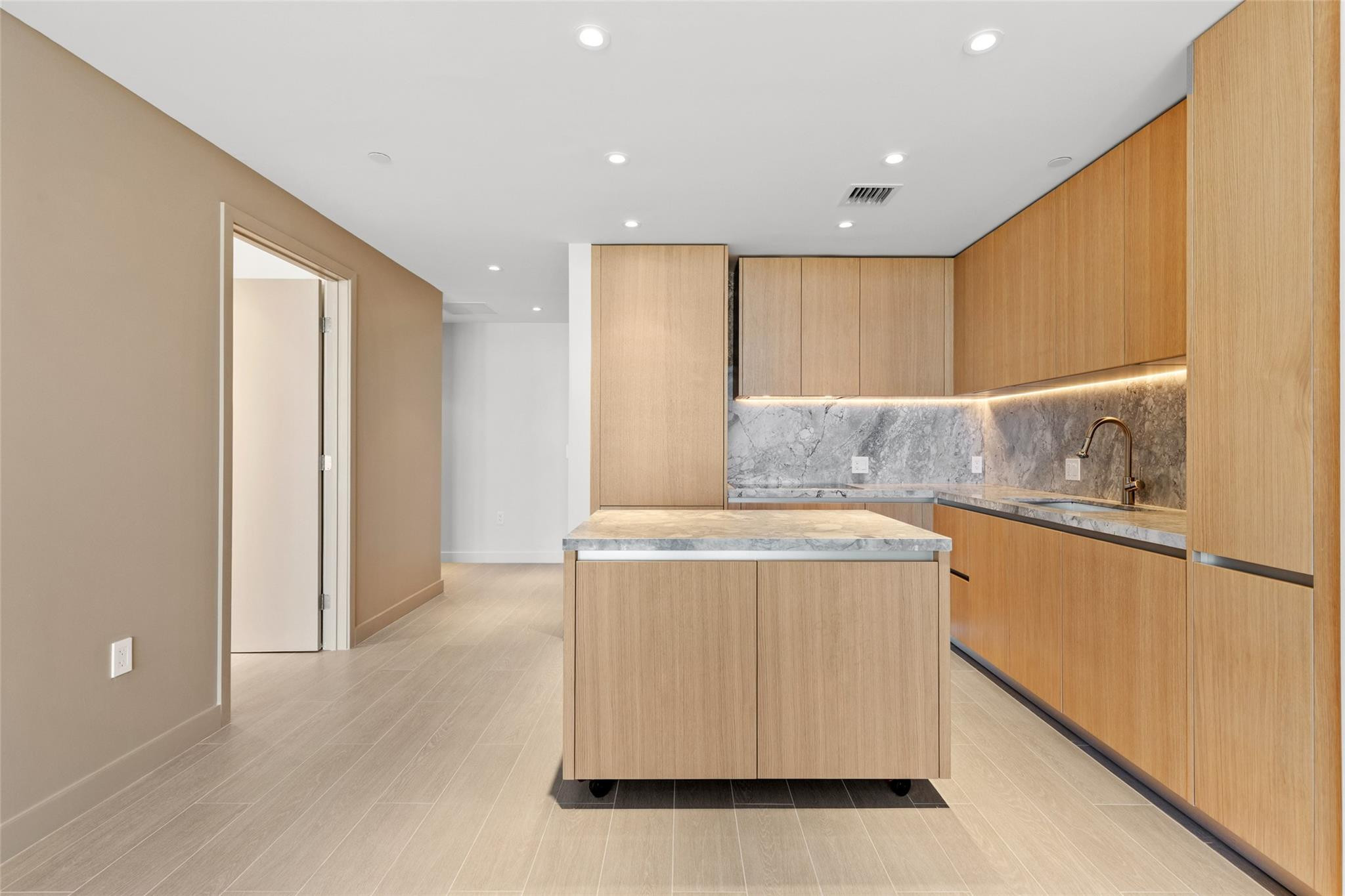 500 Alton #1006, Miami Beach FL 33139