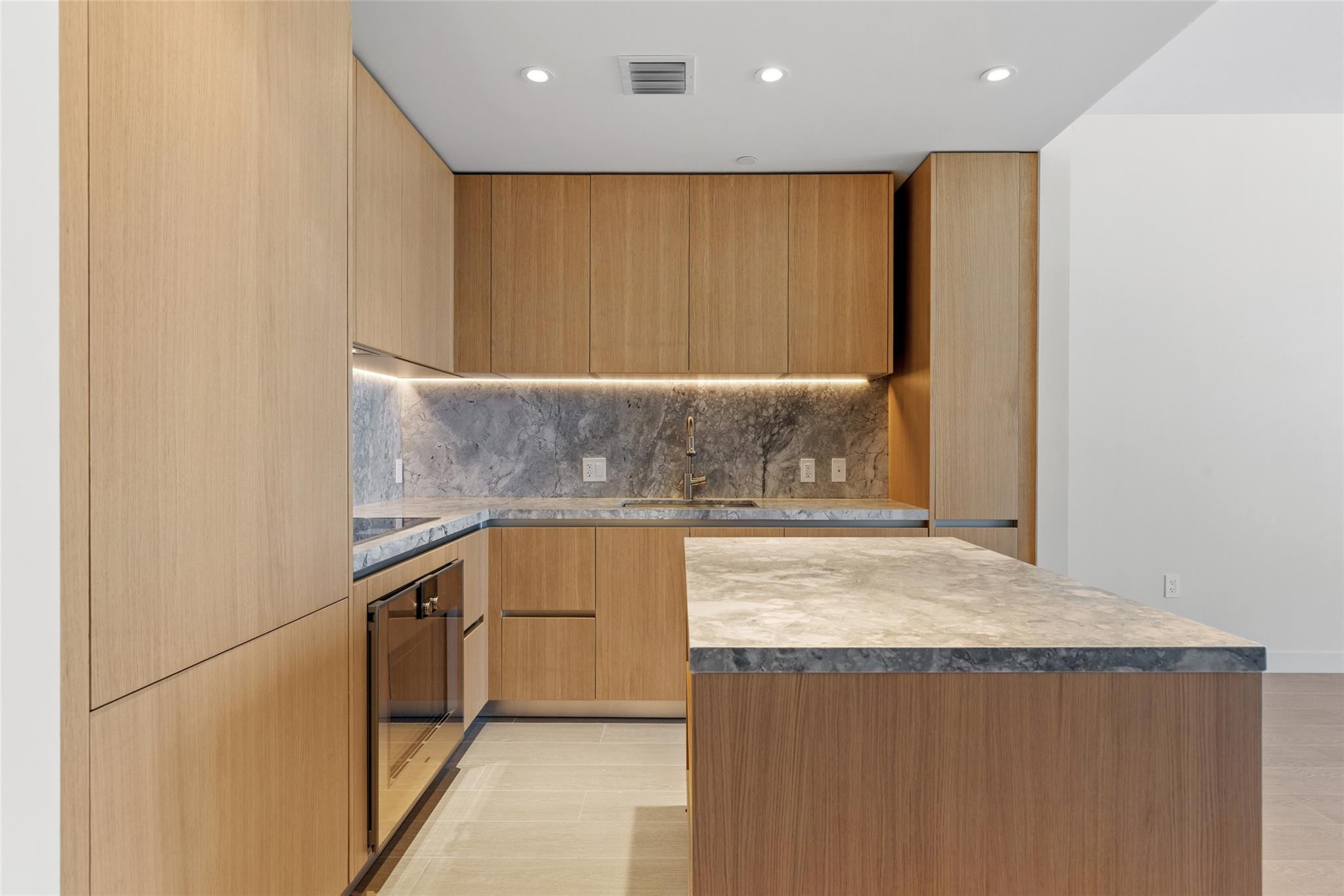 500 Alton #1006, Miami Beach FL 33139