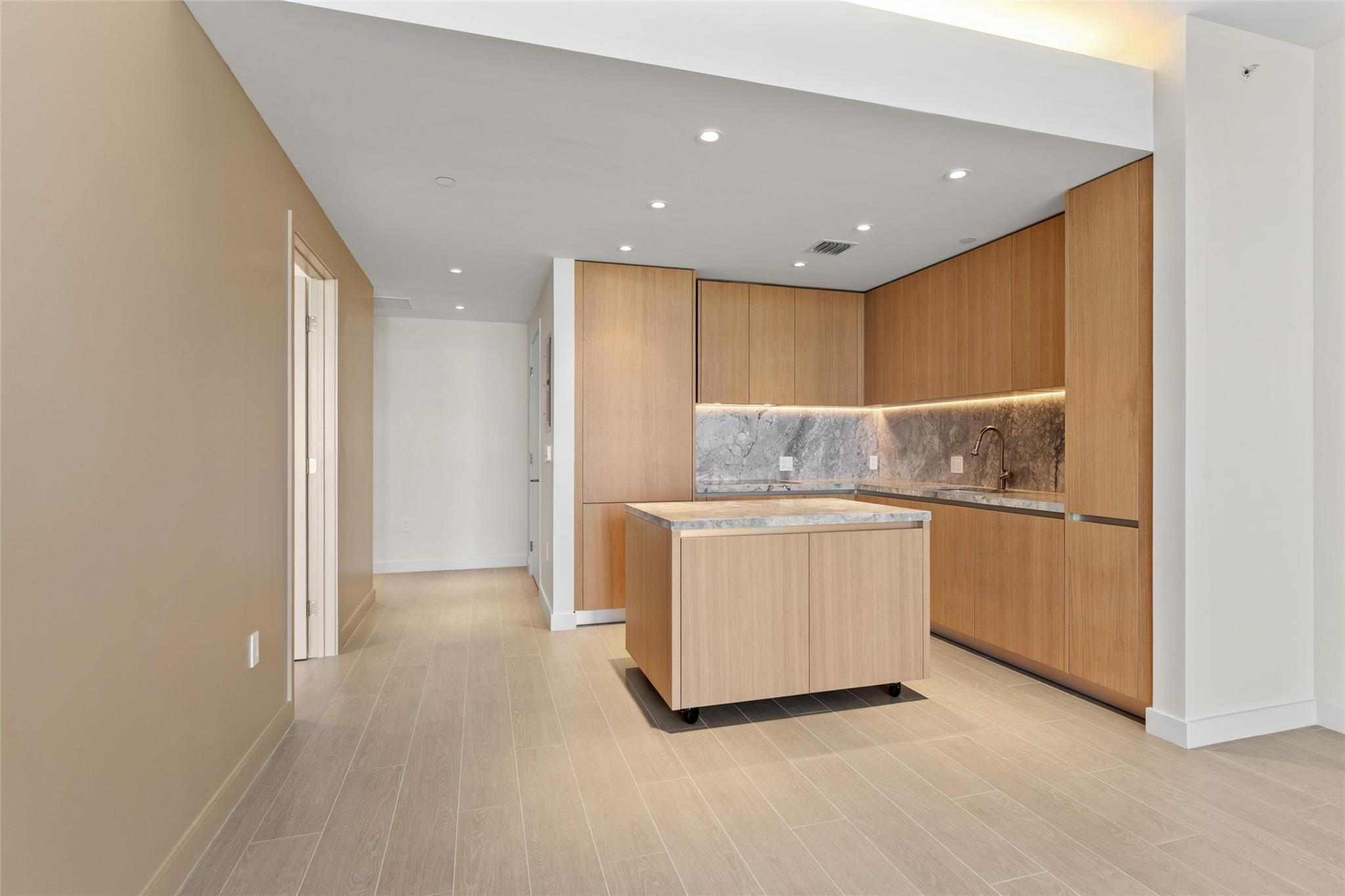 500 Alton #1006, Miami Beach FL 33139